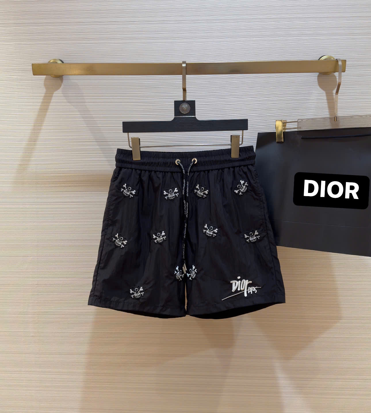 Quần short gió Dior CD Đen họa tiết logo Ong thêu Like Auth DDT