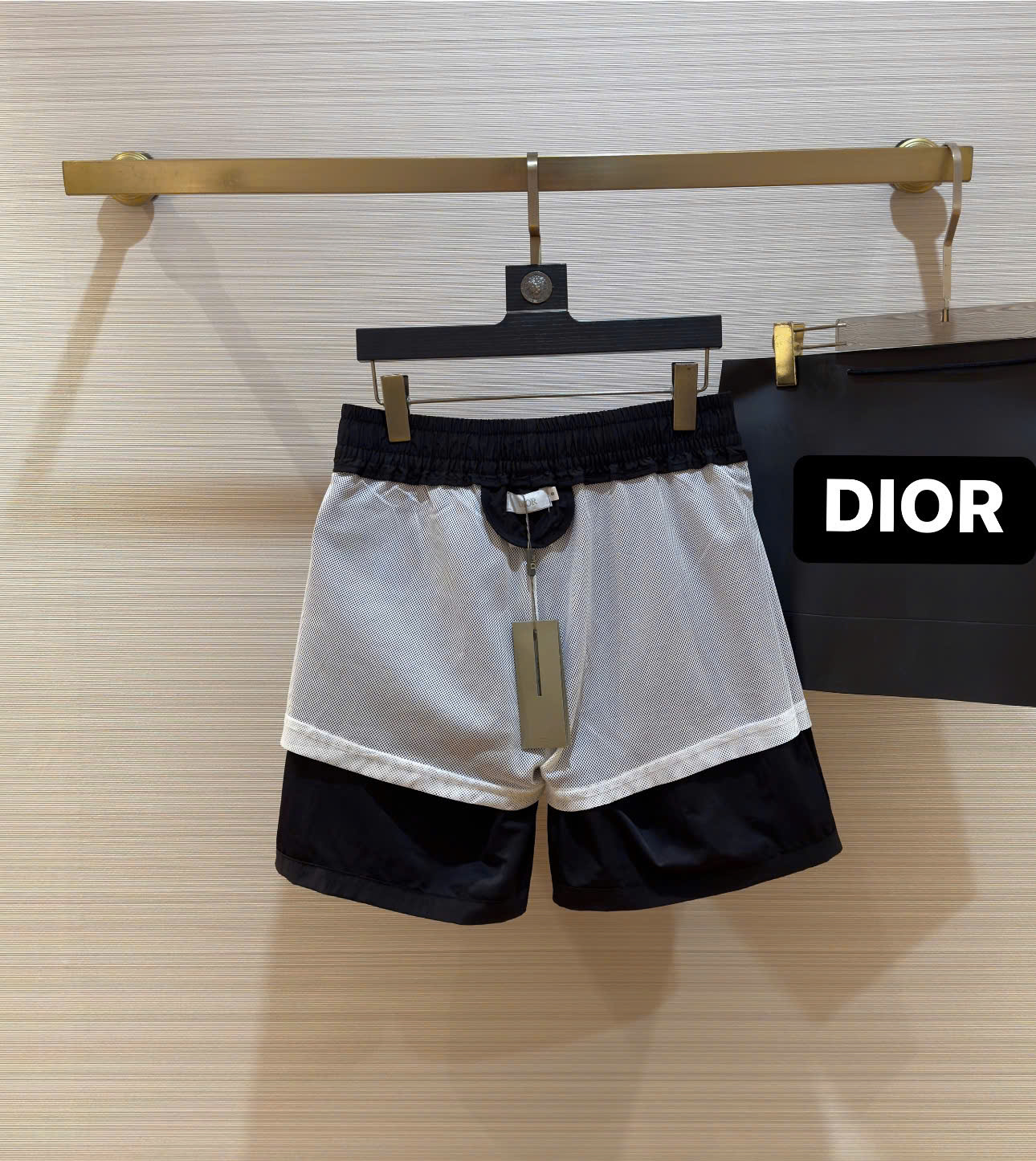 Quần short gió Dior CD Đen họa tiết logo Ong thêu Like Auth DDT