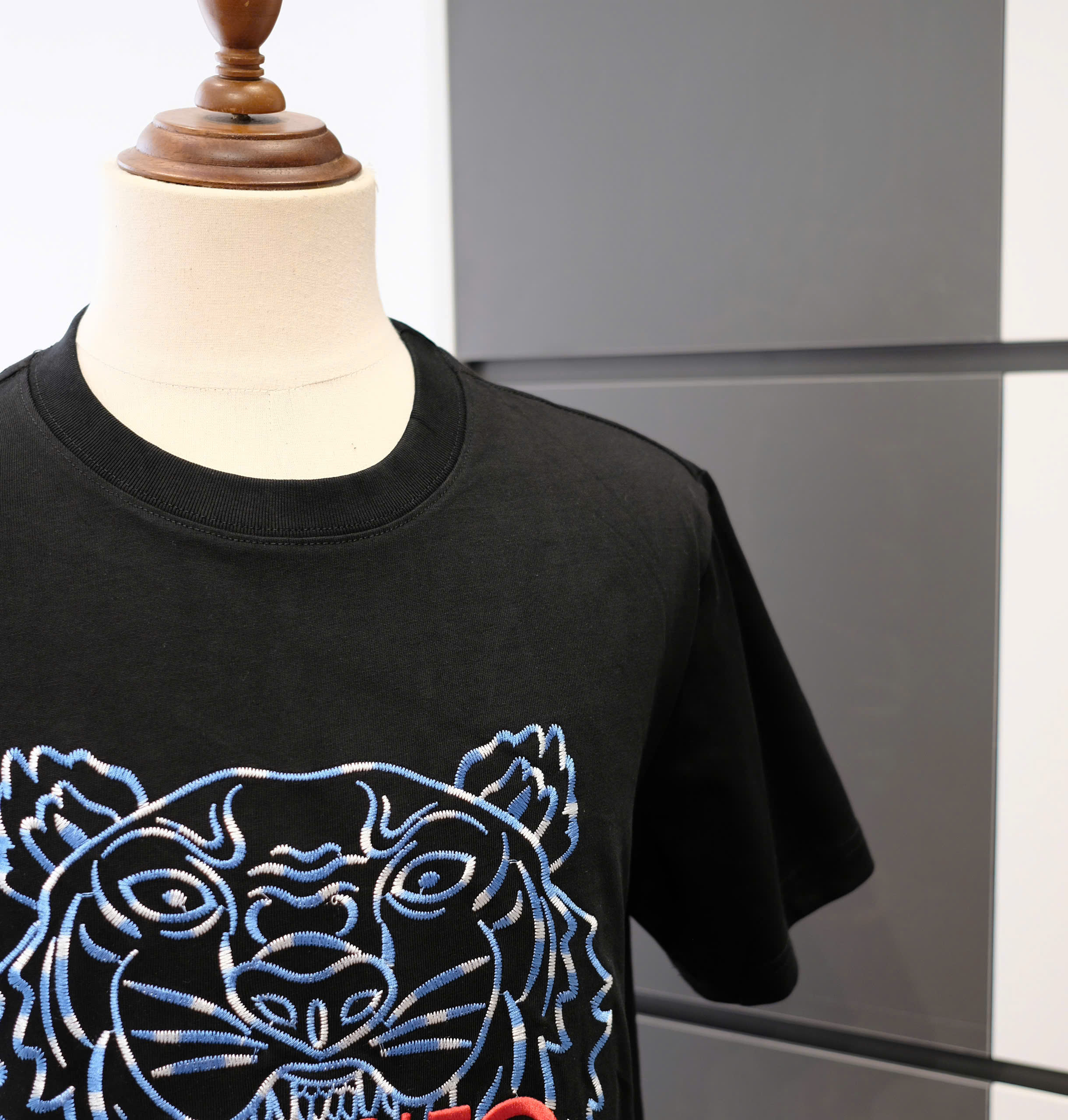 Áo phông T-shirt Kenzo KZ Đen logo mặt Hổ Xanh dương chữ Đỏ thêu Like Auth DDT