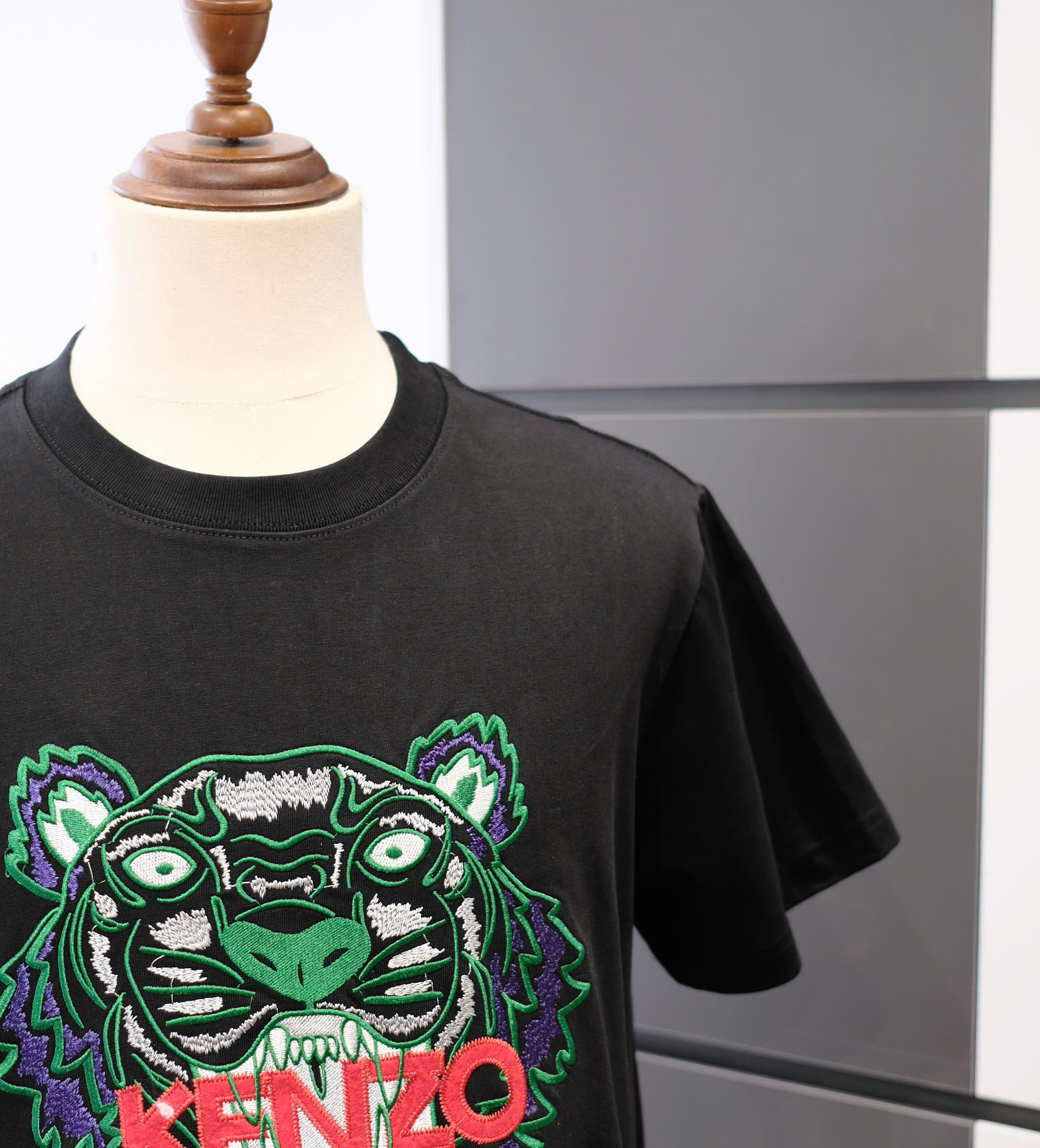 Áo phông T-shirt Kenzo KZ Đen logo mặt Hổ Xanh lá chữ Đỏ thêu Like Auth DDT