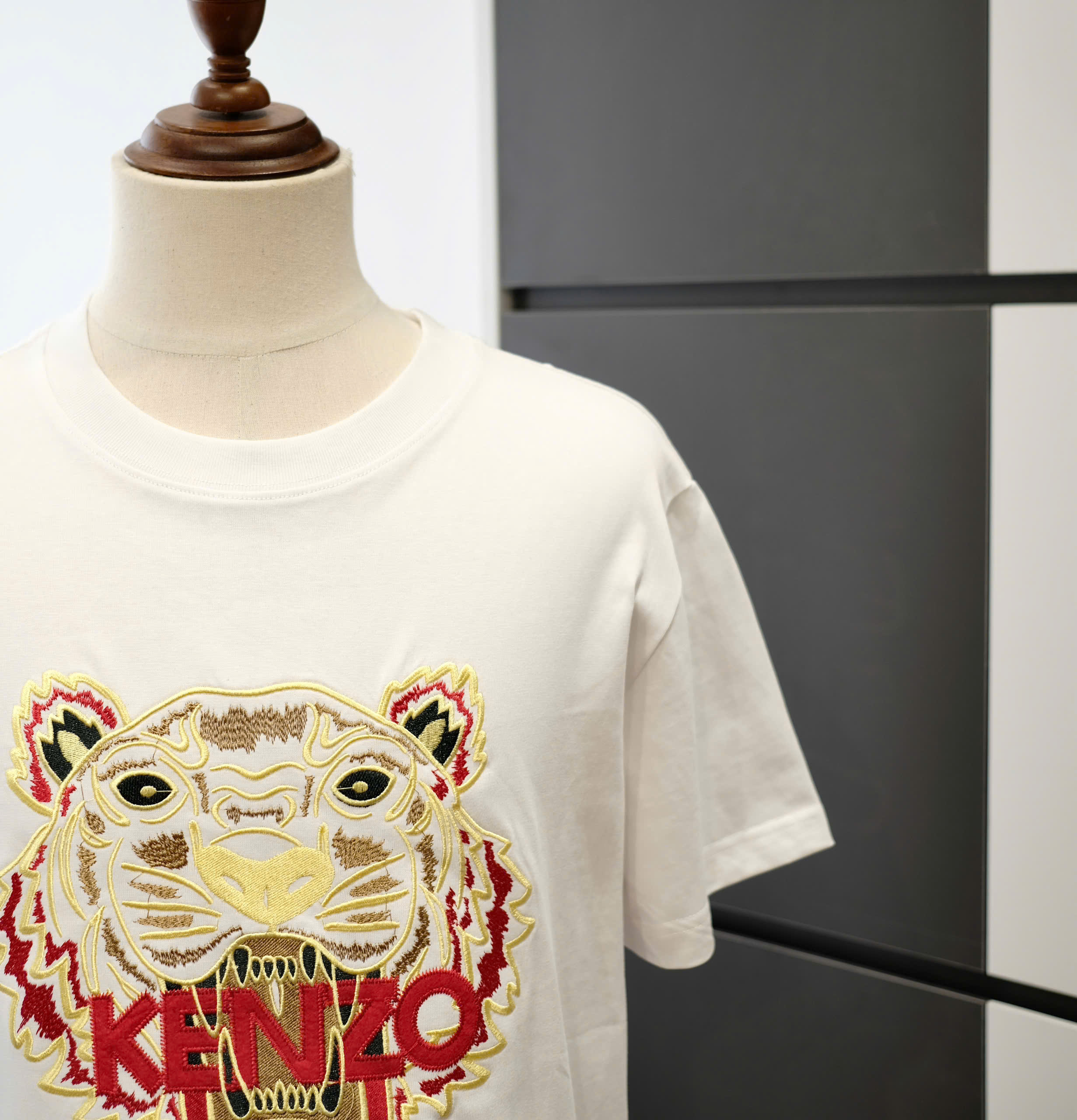 Áo phông T-shirt Kenzo KZ Trắng logo mặt Hổ Vàng chữ Đỏ thêu Like Auth DDT