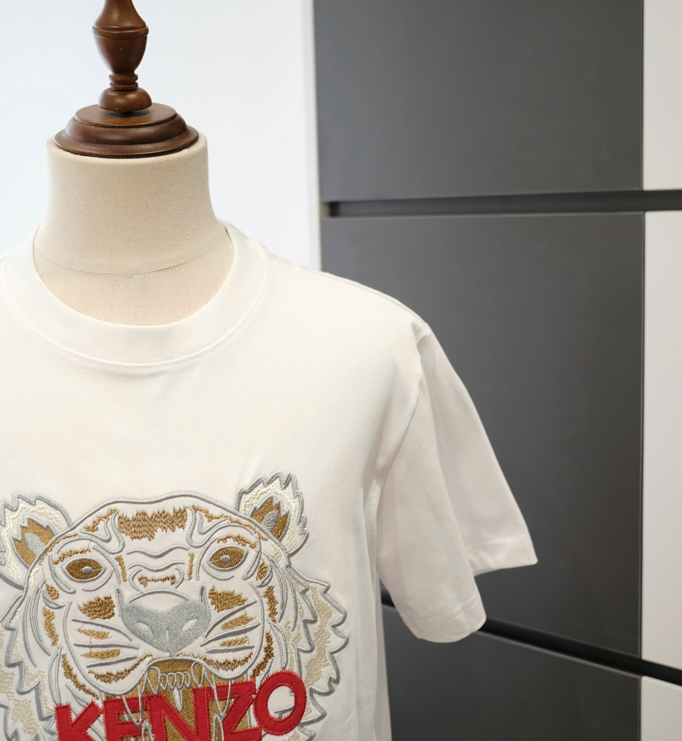 Áo phông T-shirt Kenzo KZ Trắng logo mặt Hổ Xám chữ Đỏ thêu Like Auth DDT