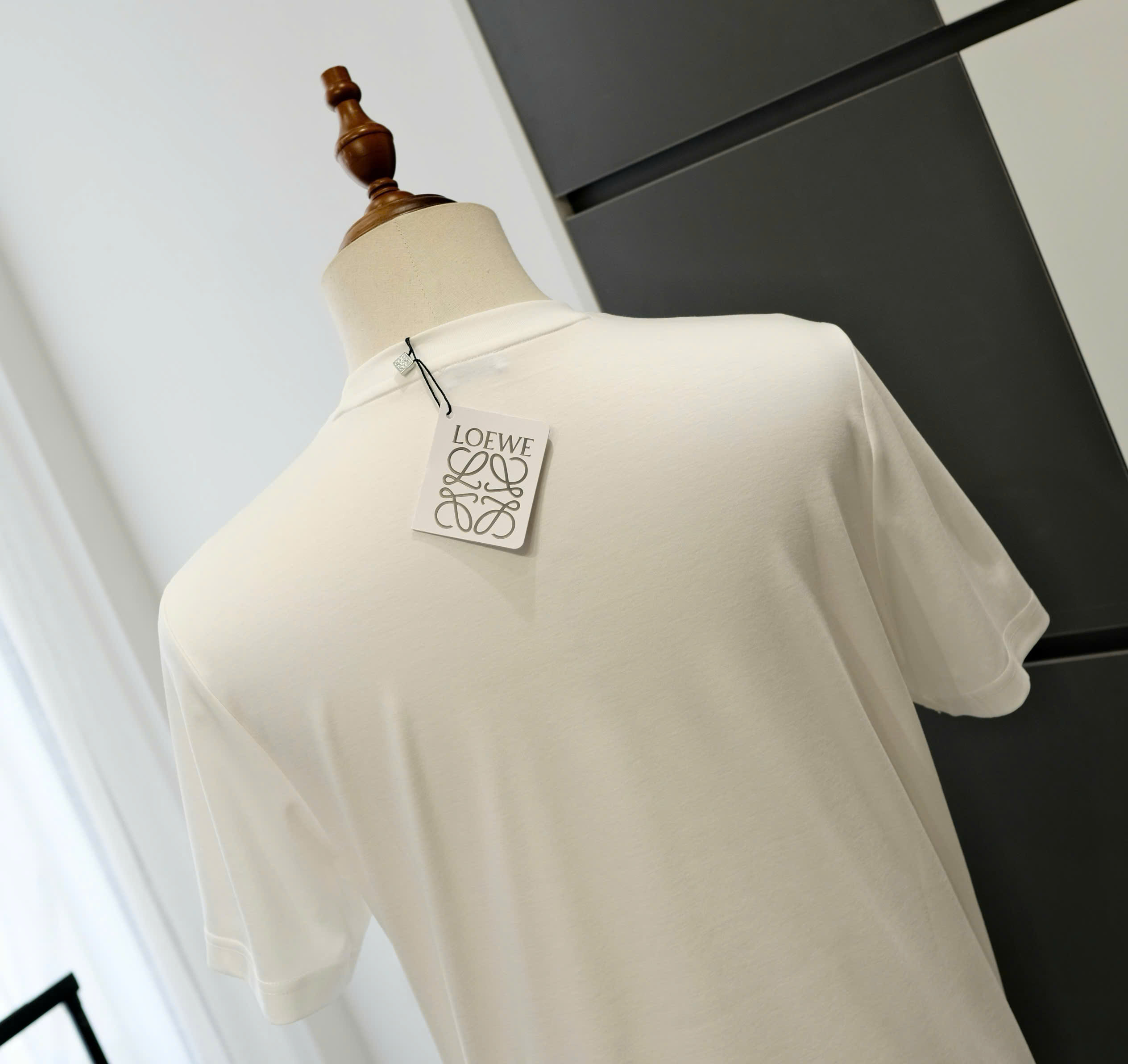 Áo phông T-shirt Loewe Trắng logo chữ cây thêu ngực Like Auth DDT