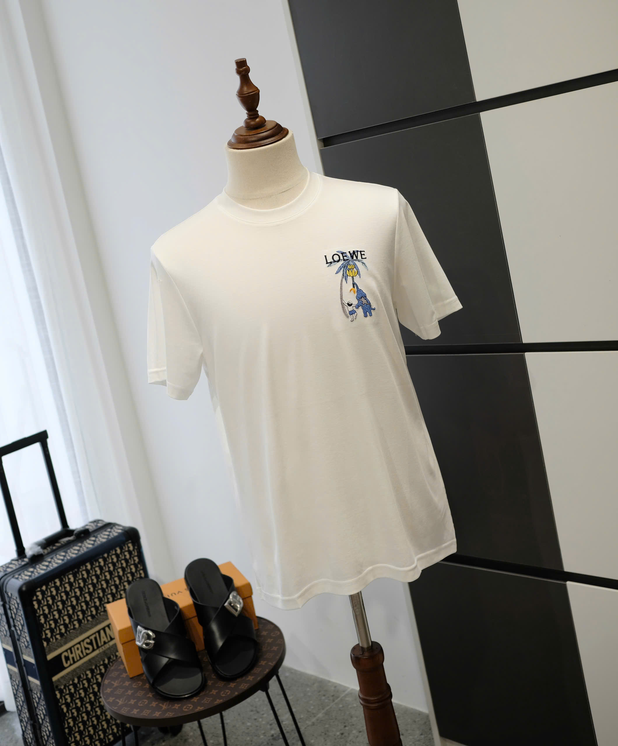 Áo phông T-shirt Loewe Trắng logo chữ cây thêu ngực Like Auth DDT