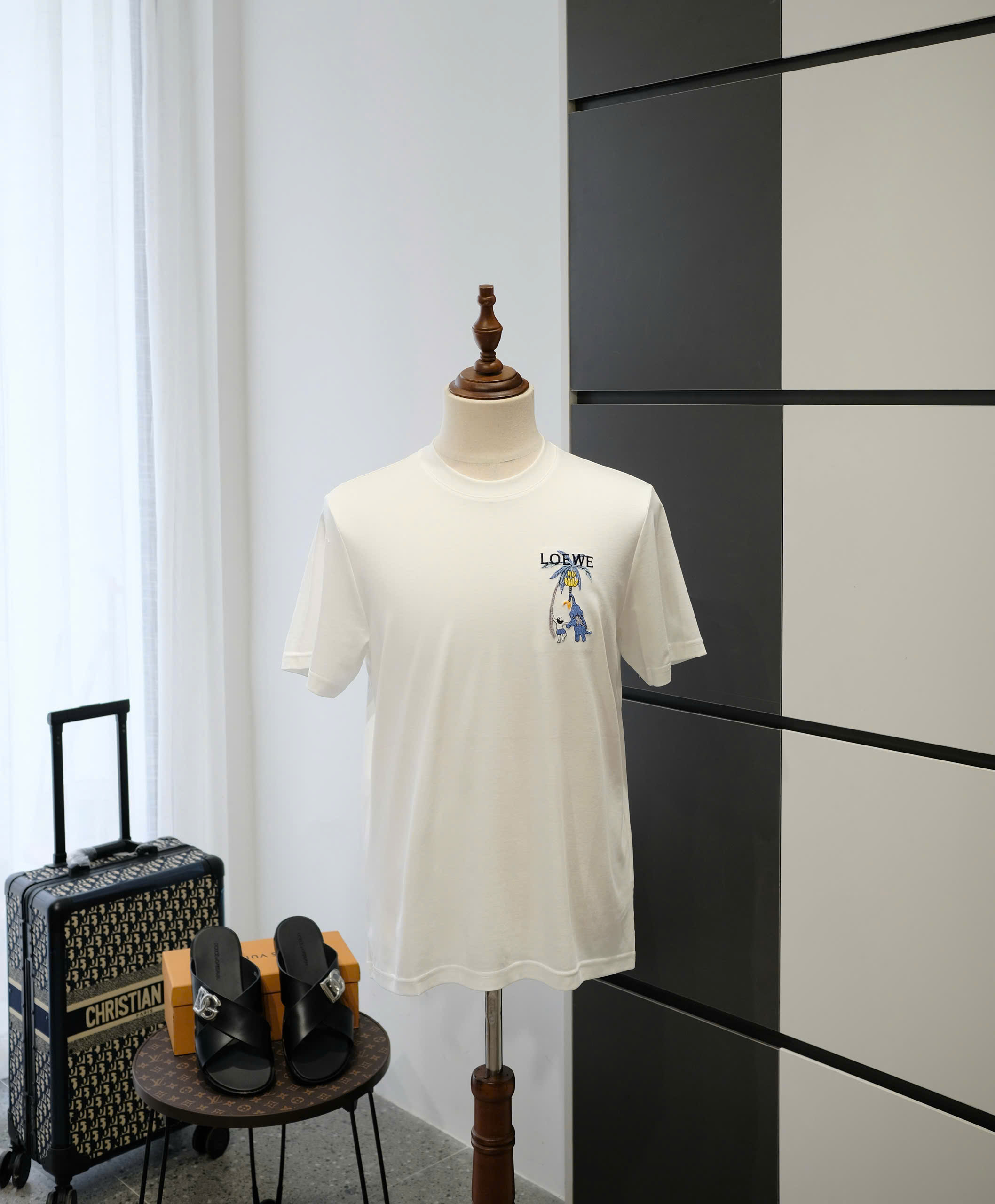 Áo phông T-shirt Loewe Trắng logo chữ cây thêu ngực Like Auth DDT