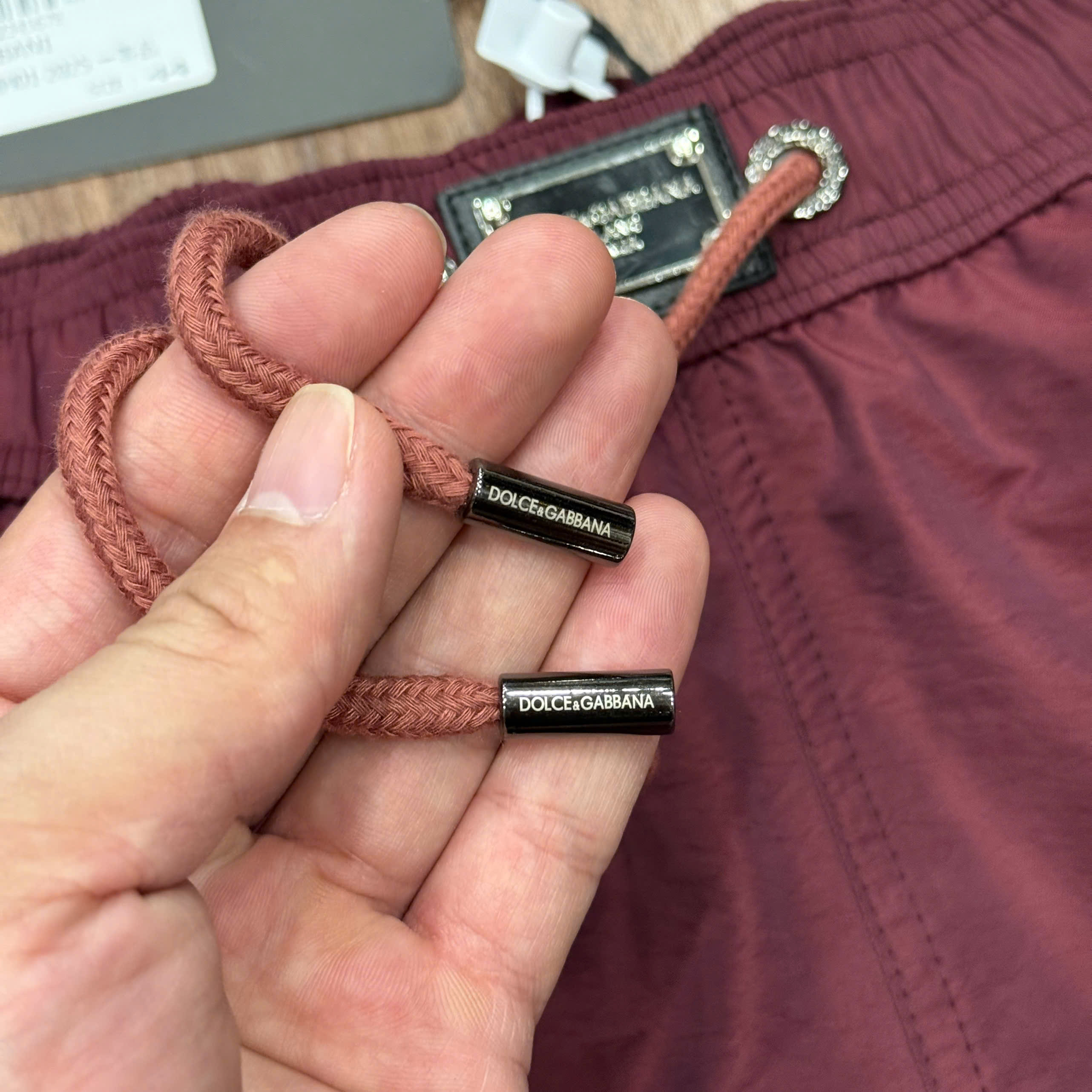 Quần short gió Dolce Gabbana DG trơn logo tag vuông cạp Like Auth CD