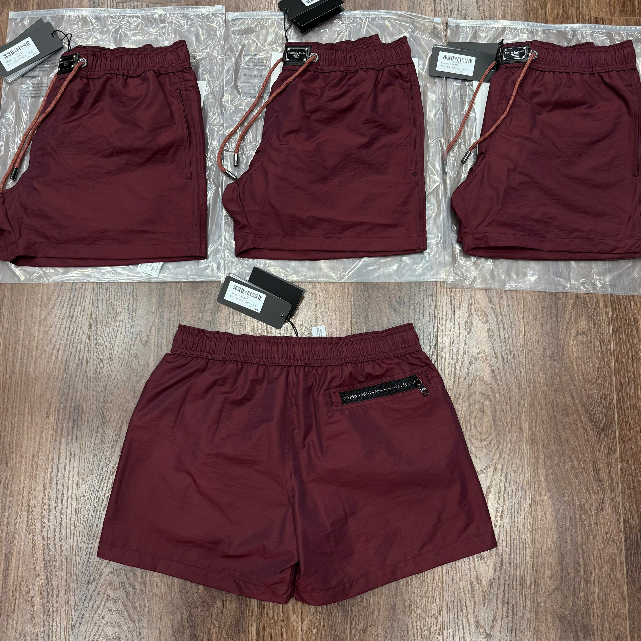 Quần short gió Dolce Gabbana DG trơn logo tag vuông cạp Like Auth CD