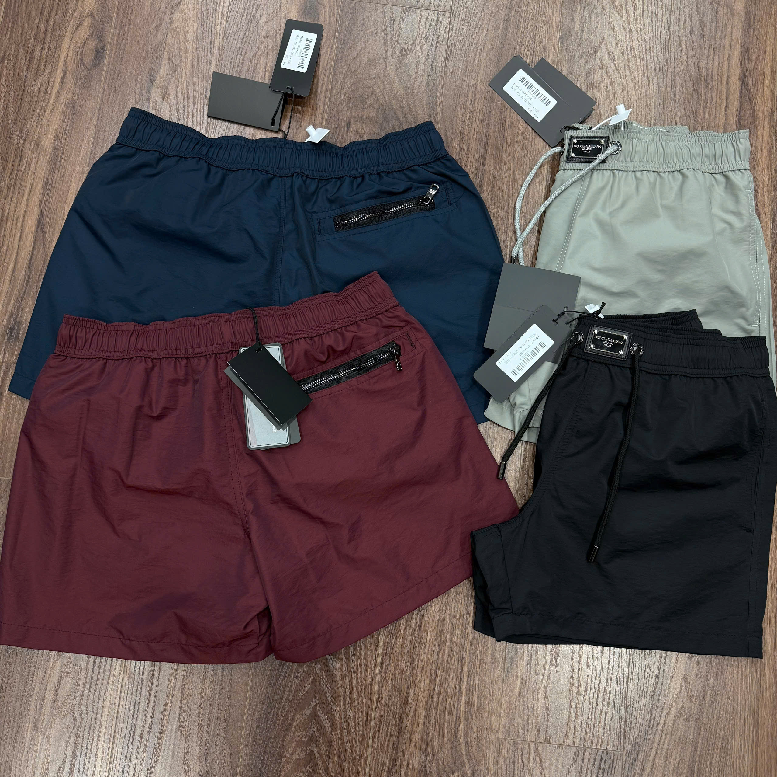 Quần short gió Dolce Gabbana DG trơn logo tag vuông cạp Like Auth CD