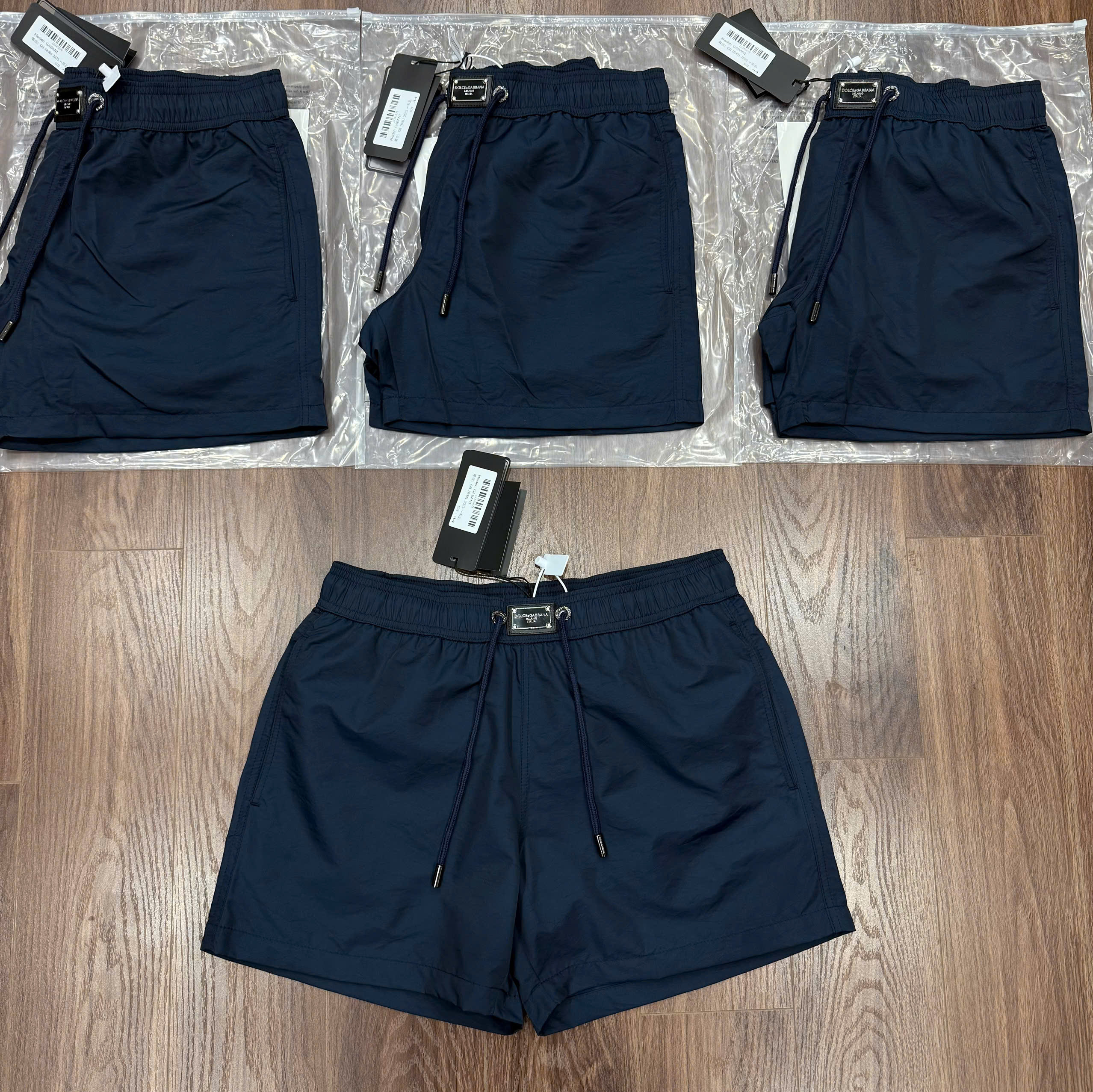 Quần short gió Dolce Gabbana DG trơn logo tag vuông cạp Like Auth CD