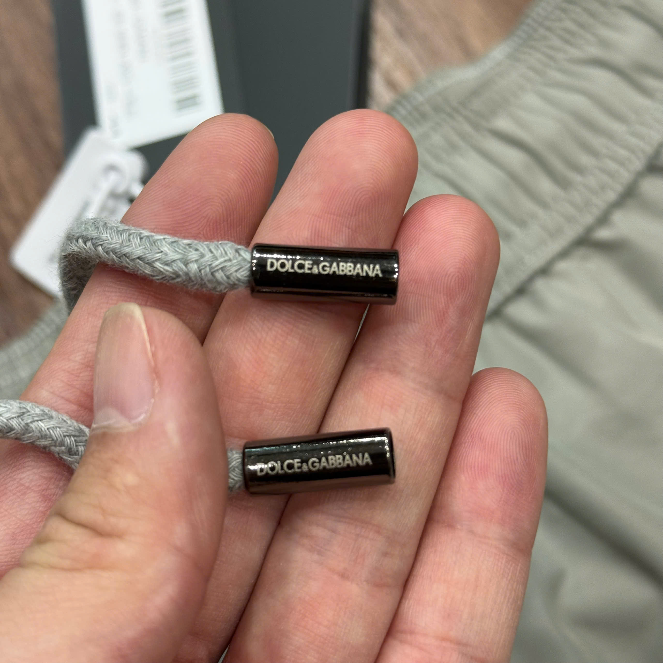 Quần short gió Dolce Gabbana DG trơn logo tag vuông cạp Like Auth CD