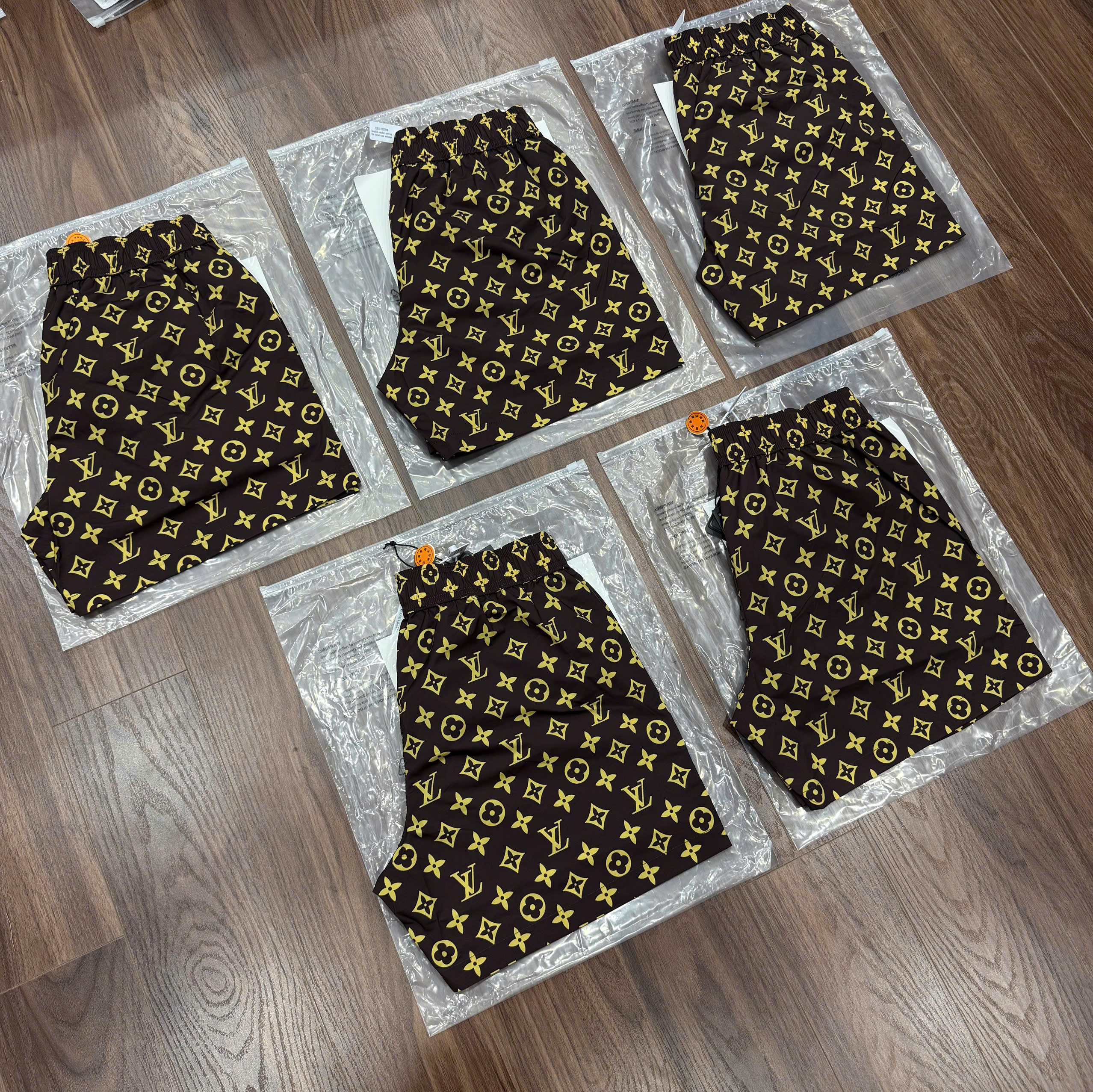 Quần short gió Louis Vuitton LV Nâu họa tiết hoa vân logo Nâu Like Auth CD