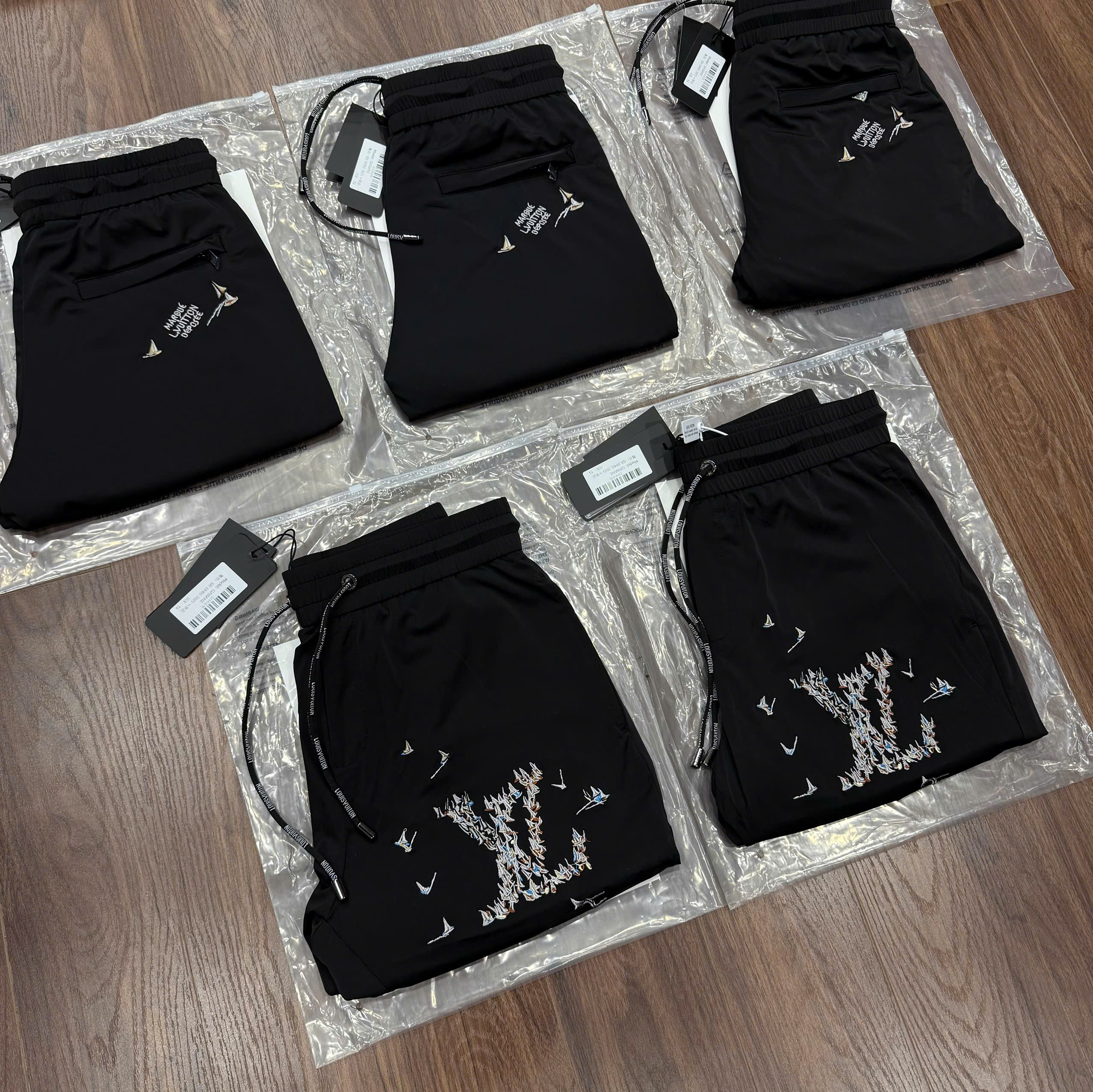 Quần short gió Louis Vuitton LV Đen logo họa tiết thuyền Like Auth CD