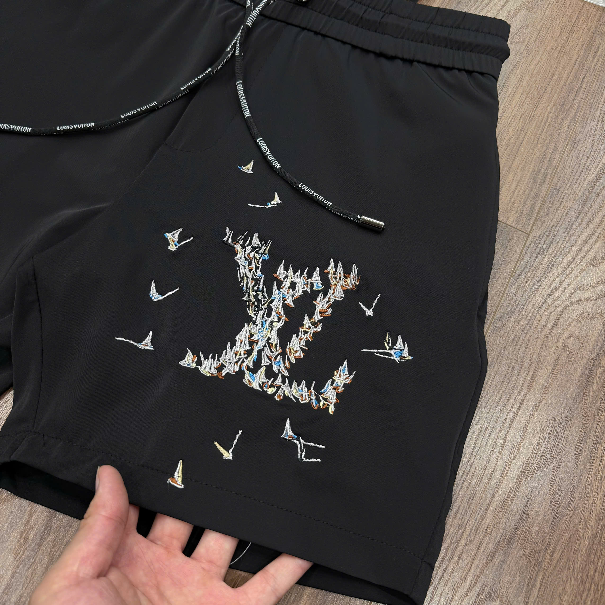 Quần short gió Louis Vuitton LV Đen logo họa tiết thuyền Like Auth CD