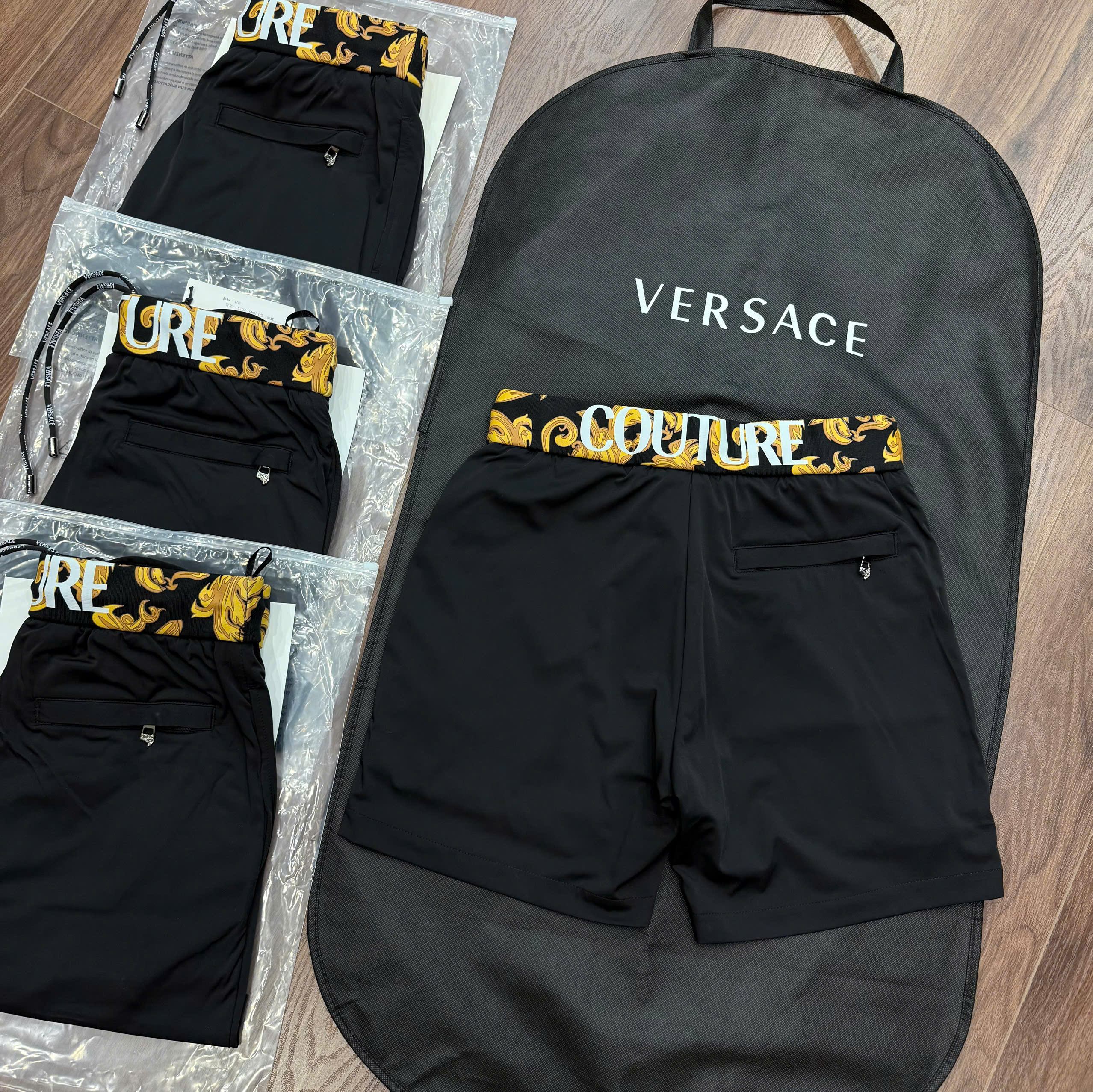 Quần short gió Versace VS logo chữ thêu đùi check cạp họa tiết Like Auth CD