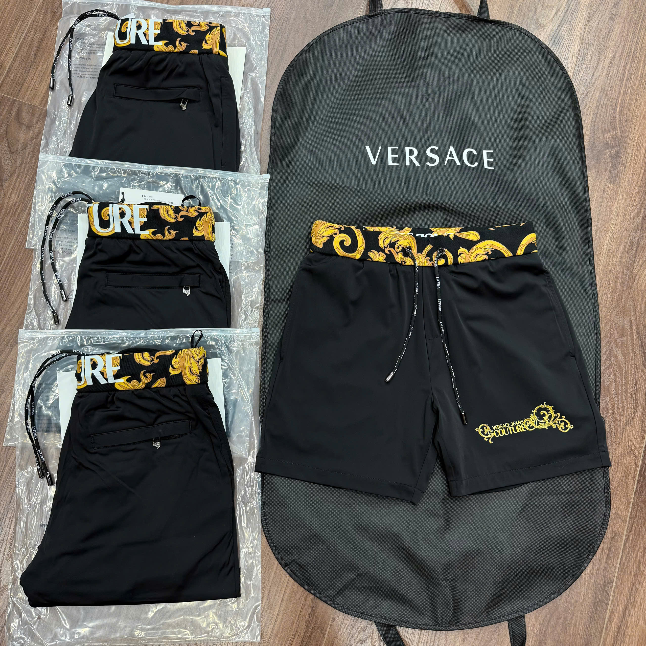 Quần short gió Versace VS logo chữ thêu đùi check cạp họa tiết Like Auth CD
