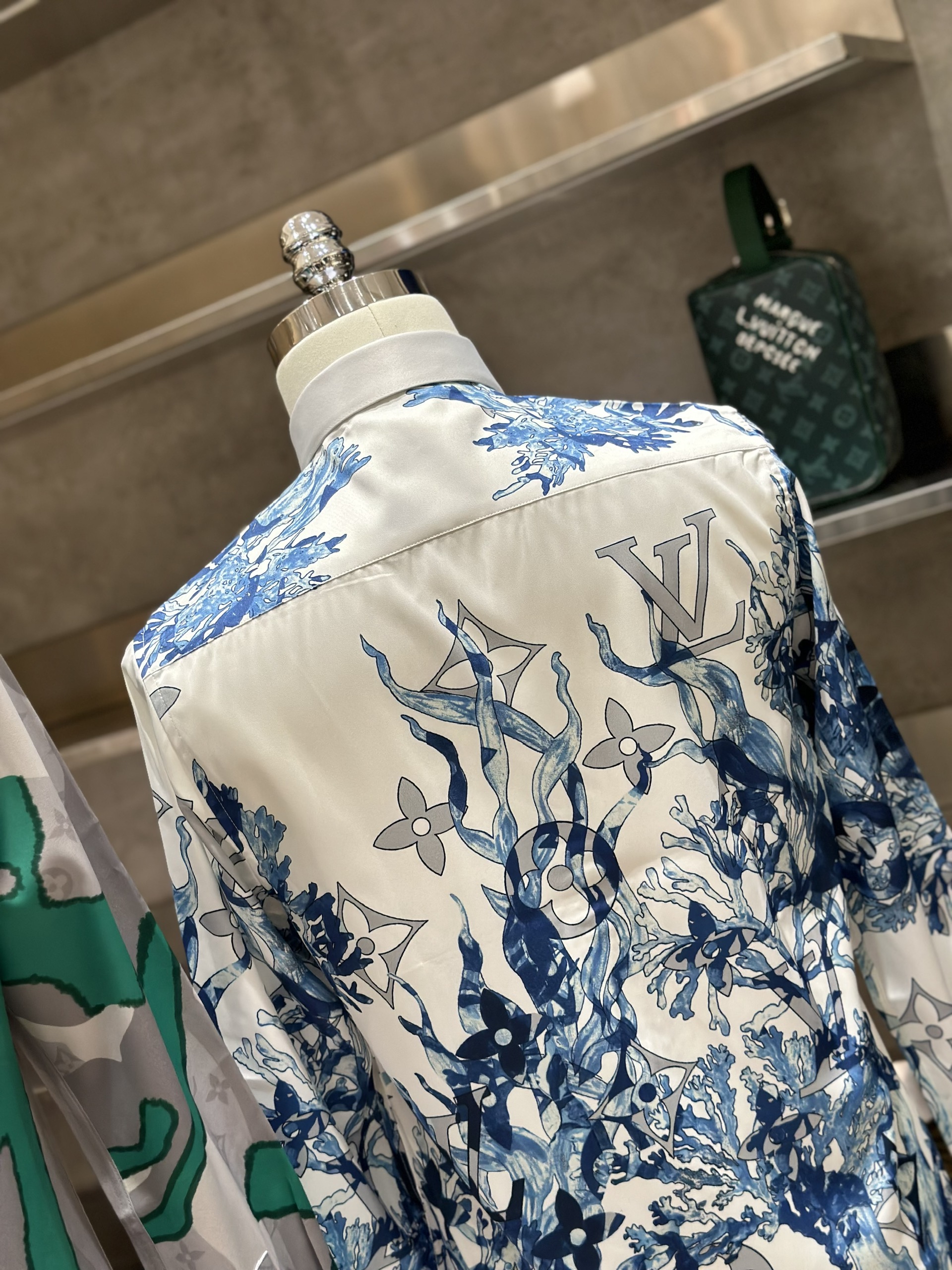 Áo sơ mi dài tay Louis Vuitton LV Trắng loang Xanh san hô Like Auth VTN