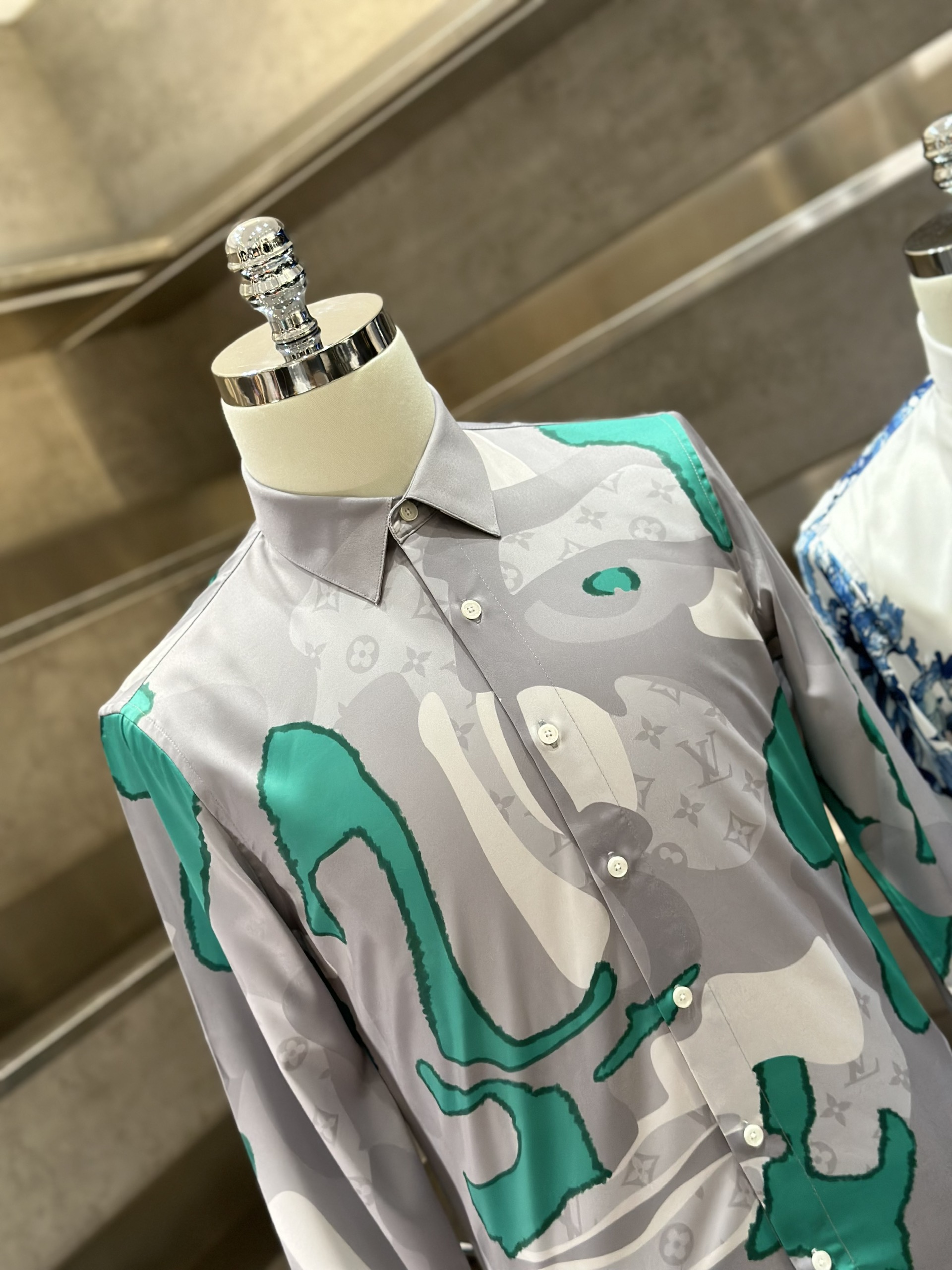 1445 Áo sơ mi dài tay Louis Vuitton LV Xám loang Xanh họa tiết hoa vân Like Auth S-XL VTN