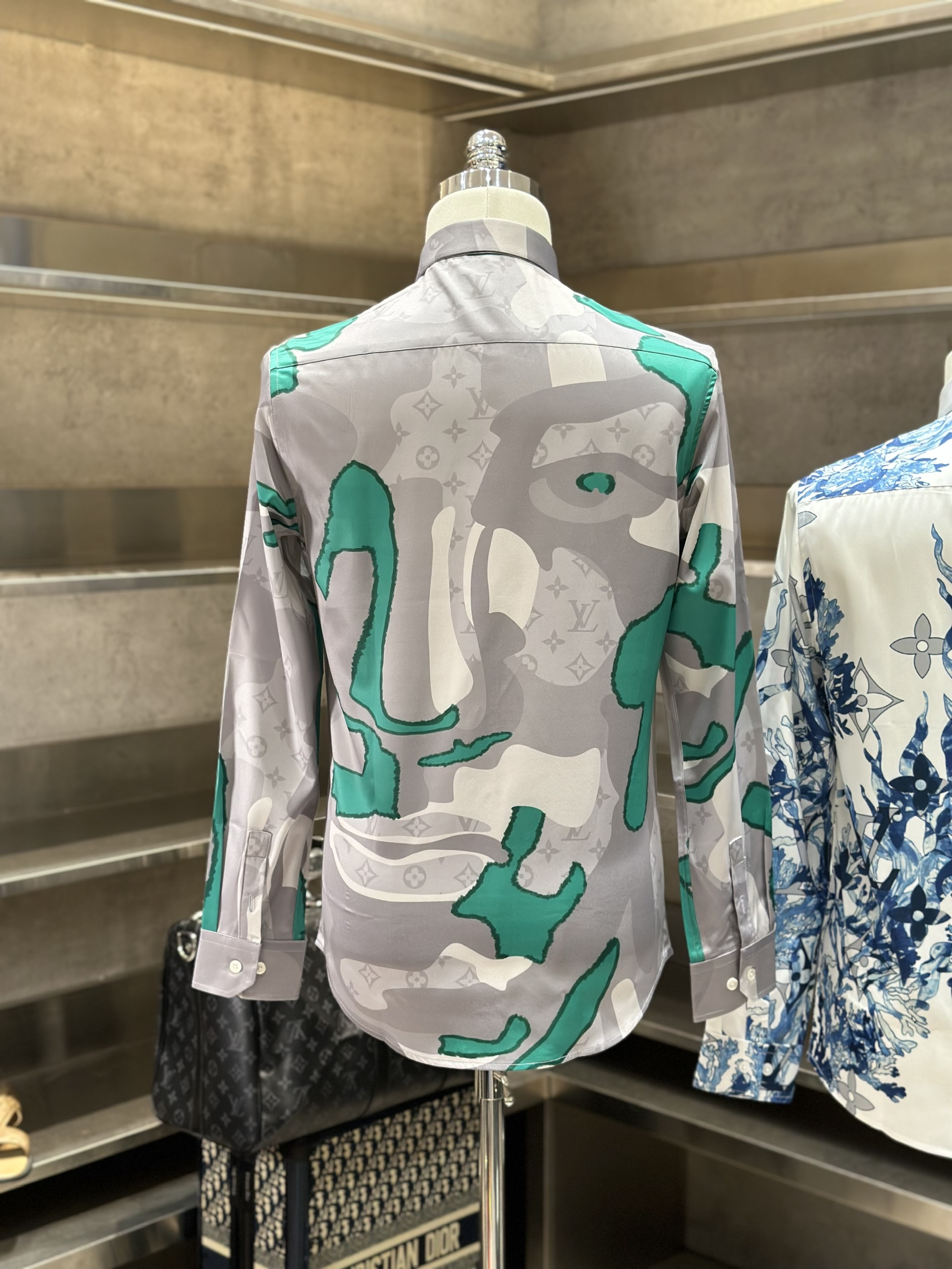 1445 Áo sơ mi dài tay Louis Vuitton LV Xám loang Xanh họa tiết hoa vân Like Auth S-XL VTN