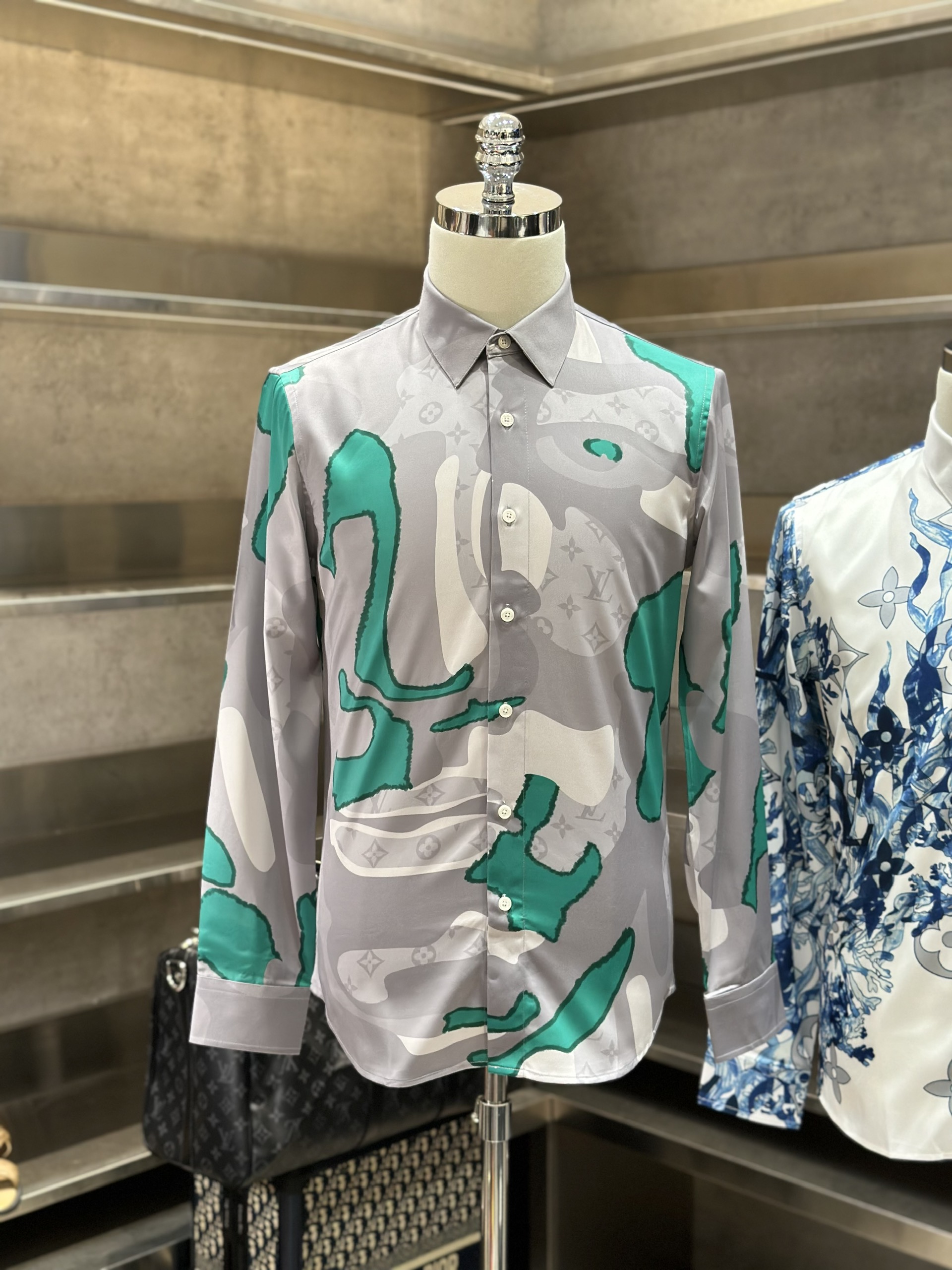 1445 Áo sơ mi dài tay Louis Vuitton LV Xám loang Xanh họa tiết hoa vân Like Auth S-XL VTN