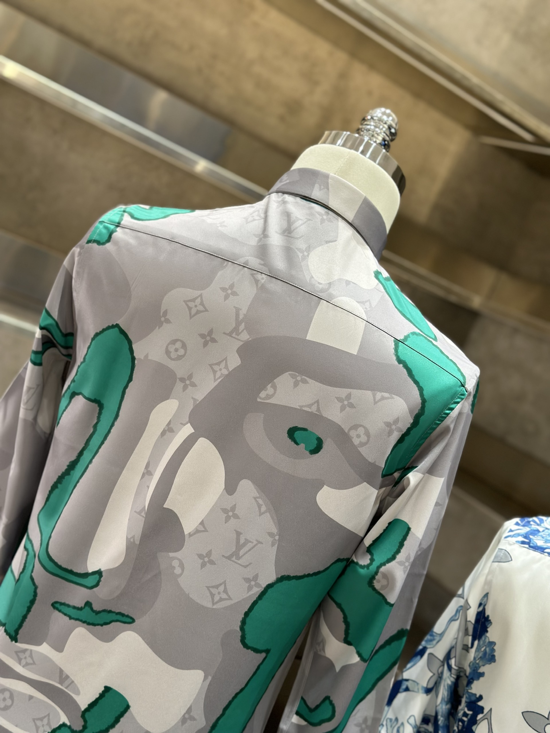 1445 Áo sơ mi dài tay Louis Vuitton LV Xám loang Xanh họa tiết hoa vân Like Auth S-XL VTN