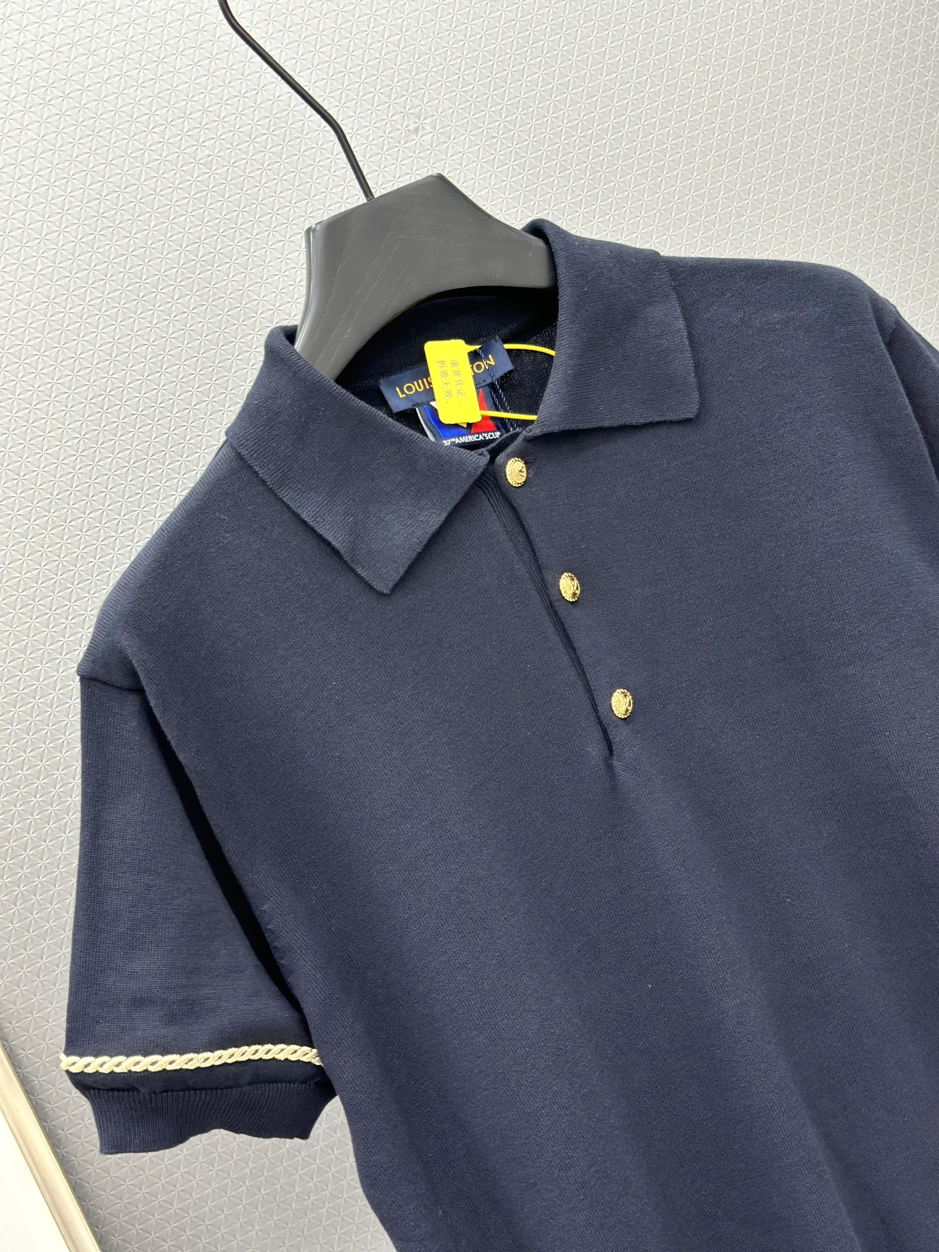 Áo polo len Louis Vuitton LV Xanh than thêu viền tay check khuy Vàng Like Auth 1-1 on web VTN