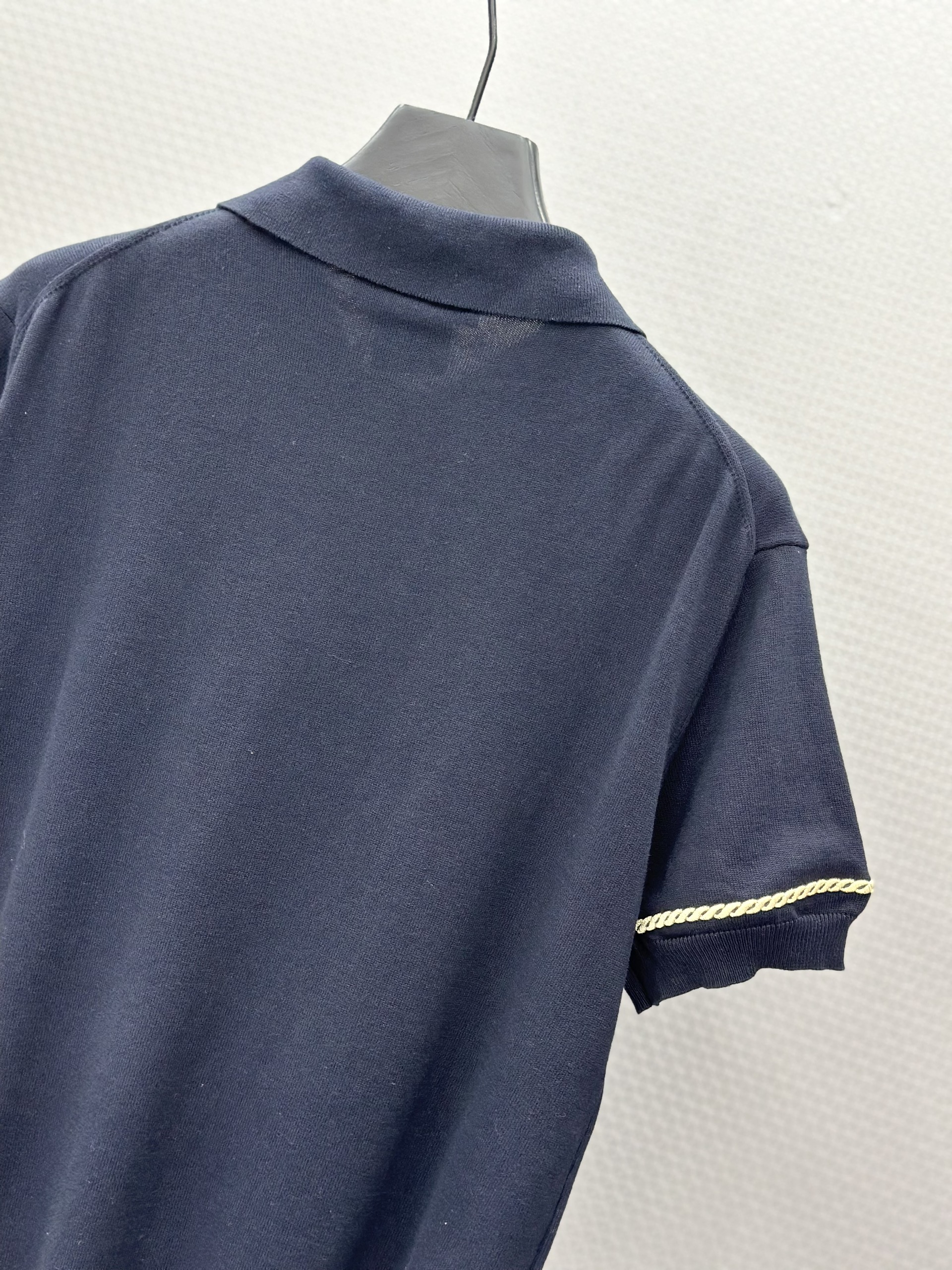 Áo polo len Louis Vuitton LV Xanh than thêu viền tay check khuy Vàng Like Auth 1-1 on web VTN