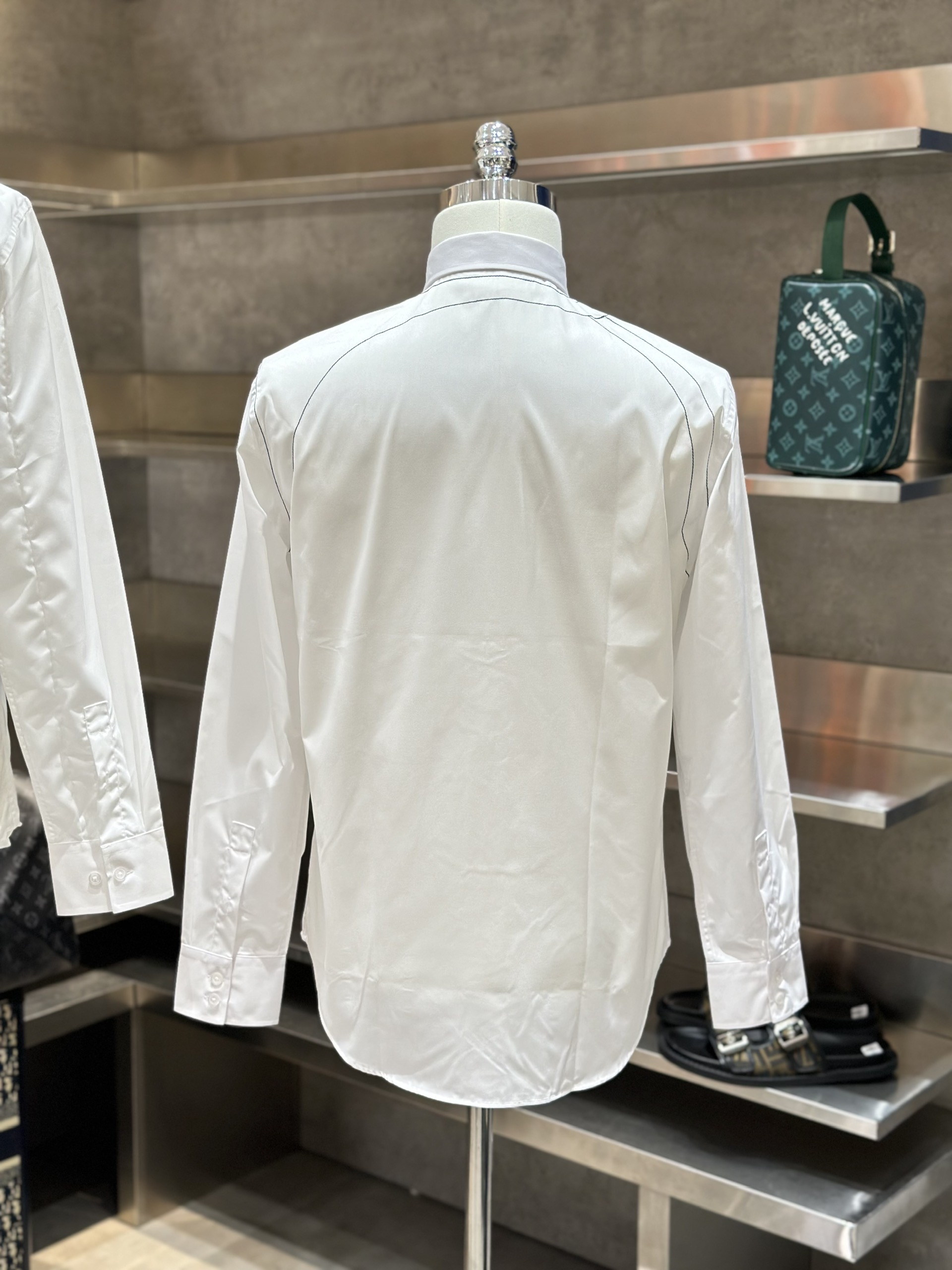 Áo sơ mi dài tay McQueen MCQ Trắng phối vạt chỉ  Đen thêu vai Like Auth VTN