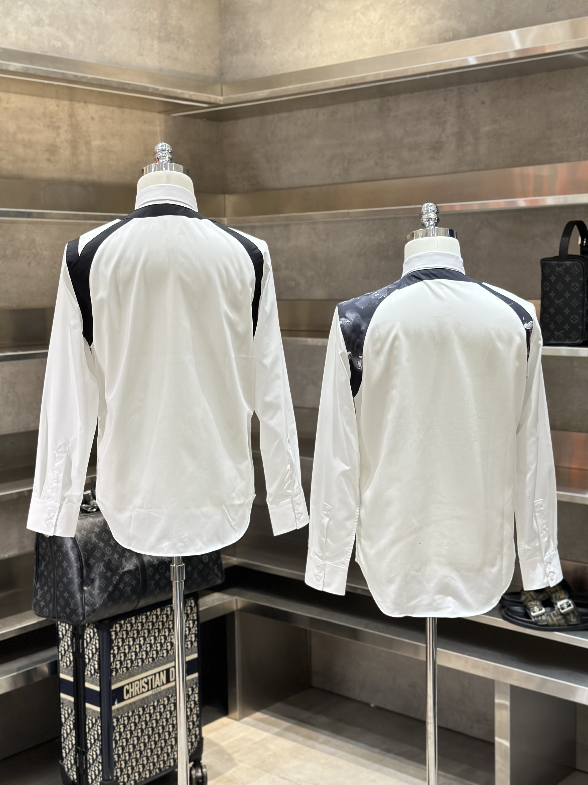Áo sơ mi dài tay McQueen MCQ Trắng phối vạt kẻ Đen cài vai Like Auth VTN