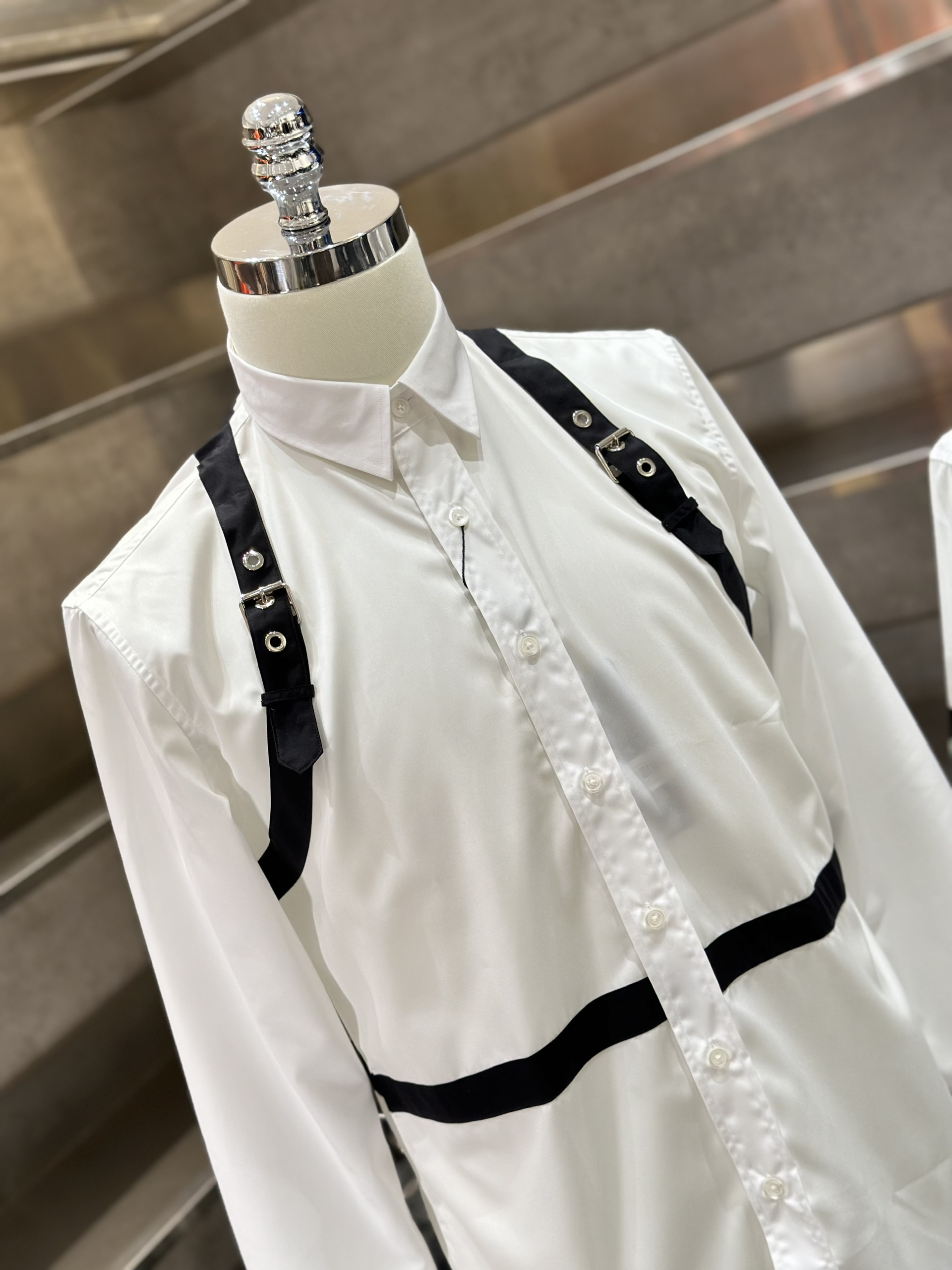 Áo sơ mi dài tay McQueen MCQ Trắng phối vạt kẻ Đen Like AuthVTN