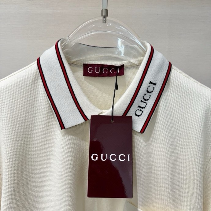 Áo polo Gucci GC Be logo chữ kẻ viền Đỏ Like Auth 1-1 on web VTN