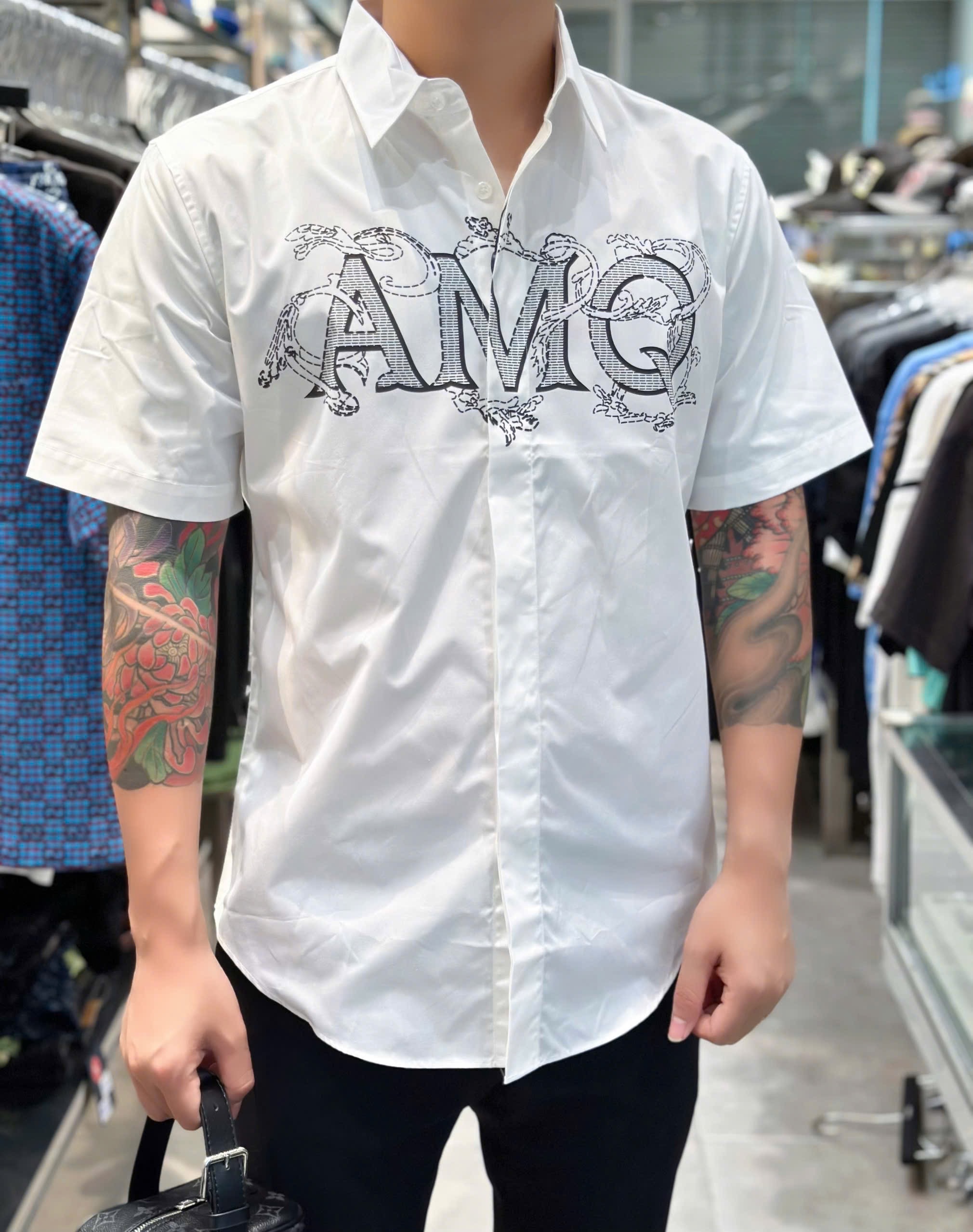 1660 Áo sơ mi cộc tay McQ MCQ Trắng họa tiết AMQ hoa văn ngực Like Auth VTN