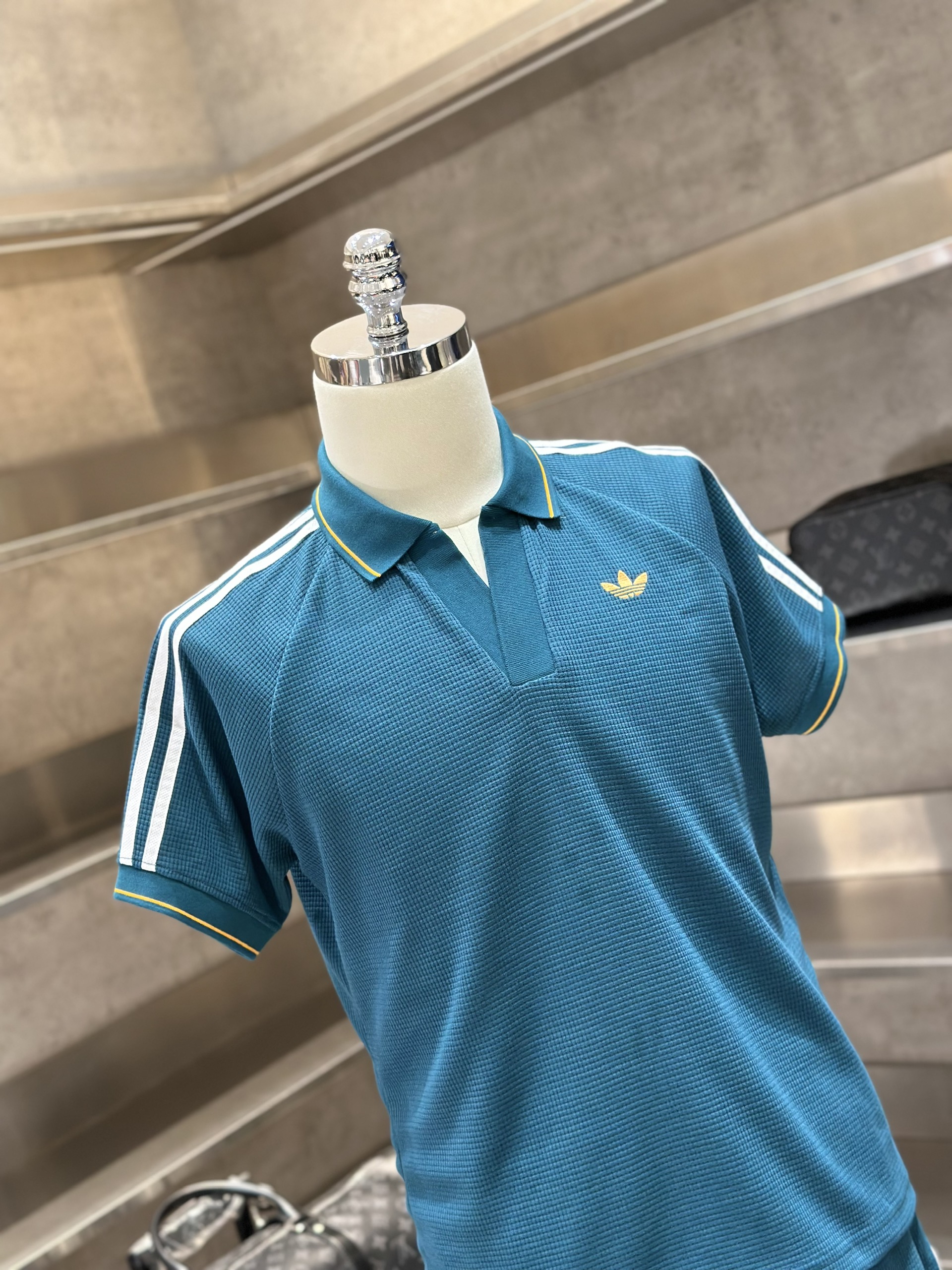Bộ, set hè cổ sơ mi Adidas A Xanh dương kẻ sọc Trắng Like Auth VTN