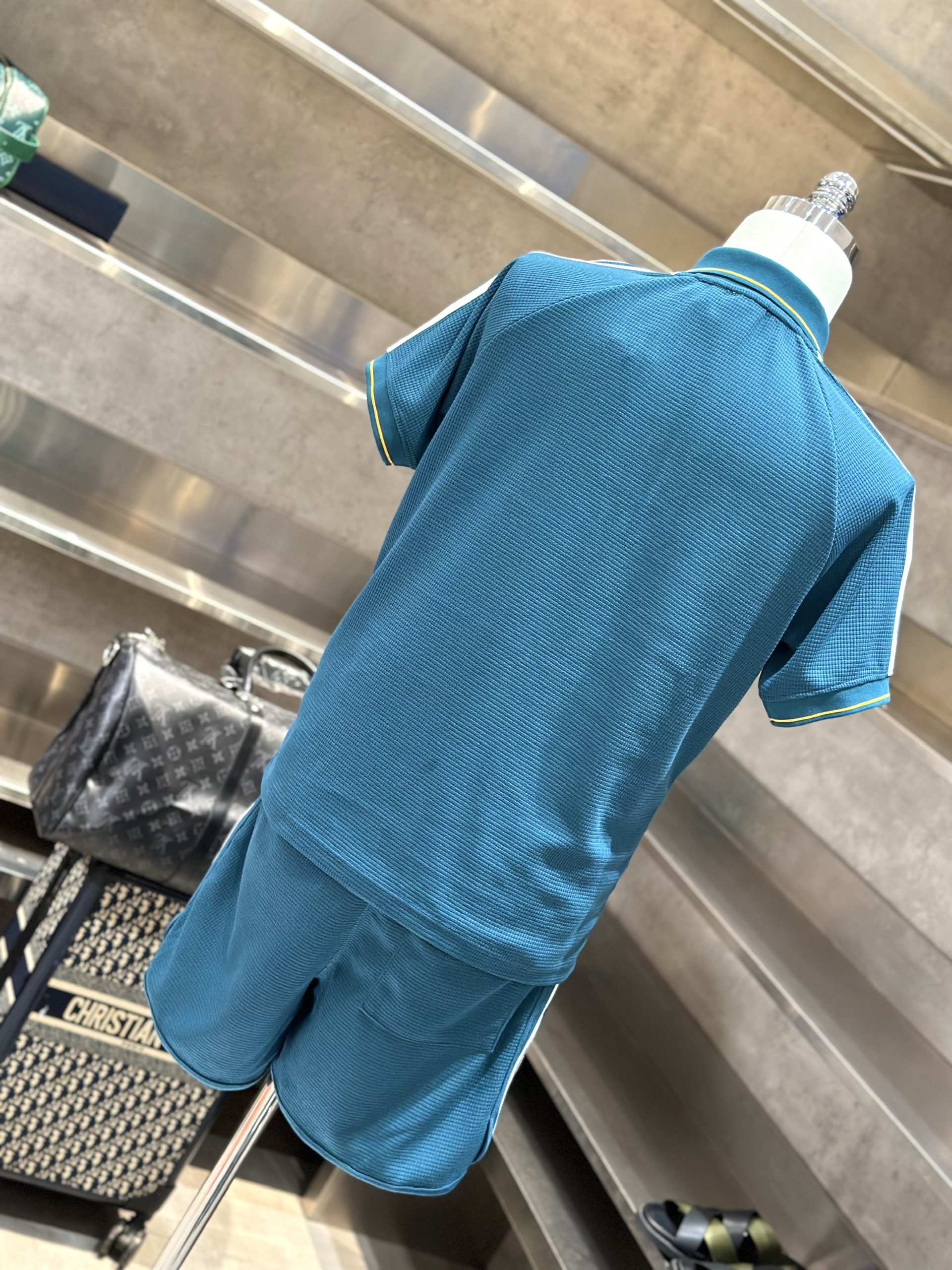 Bộ, set hè cổ sơ mi Adidas A Xanh dương kẻ sọc Trắng Like Auth VTN