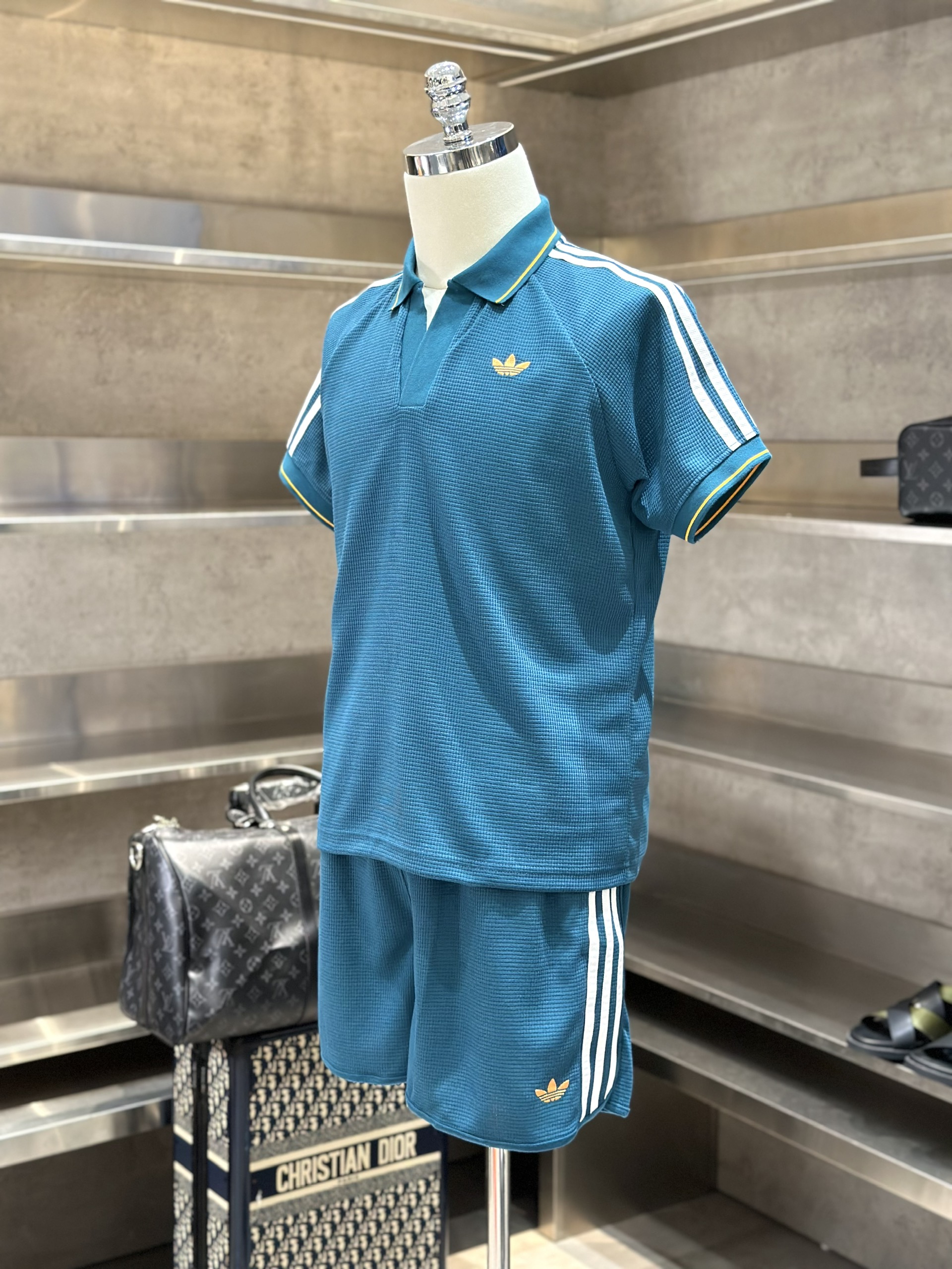 Bộ, set hè cổ sơ mi Adidas A Xanh dương kẻ sọc Trắng Like Auth VTN