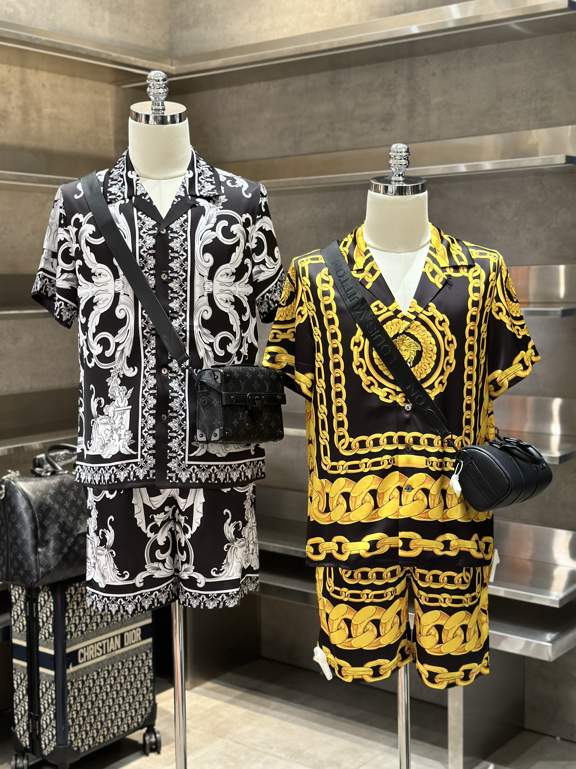 1445 Bộ, set hè lụa Versace VS Đen họa tiết Vàng full Like Auth M-XXL VTN