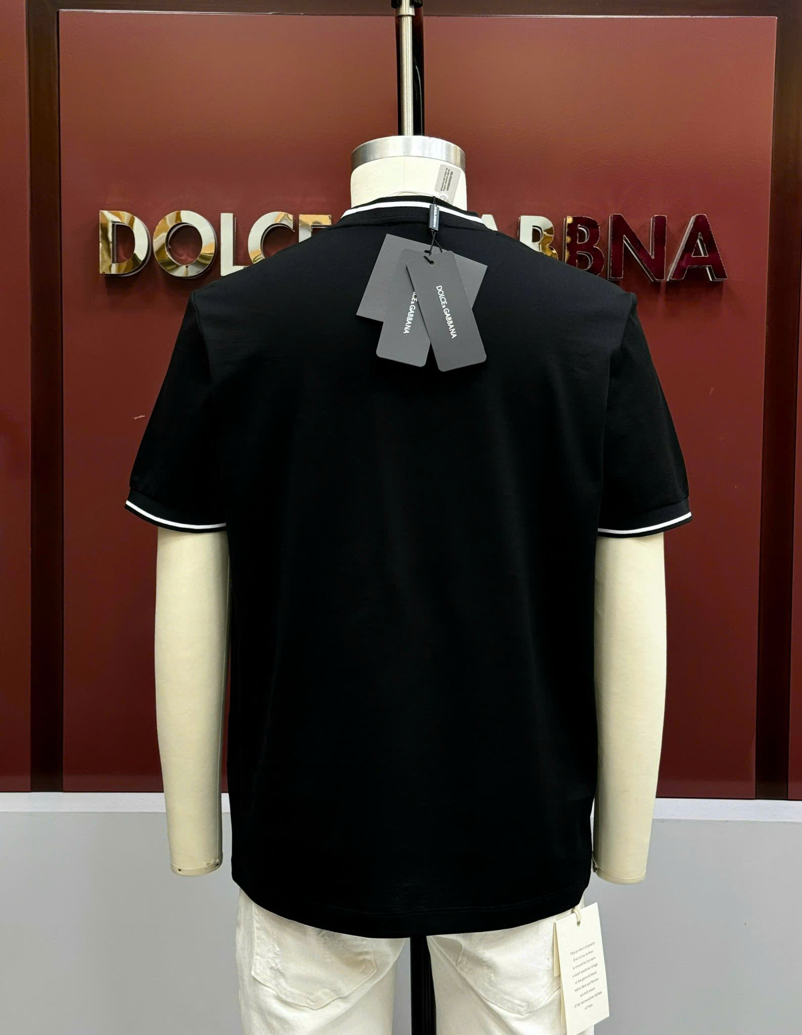 Áo phông T-shirt Dolce Gabbana DG Đen kẻ viền Trắng logo tag vuông ngực Like Auth CD