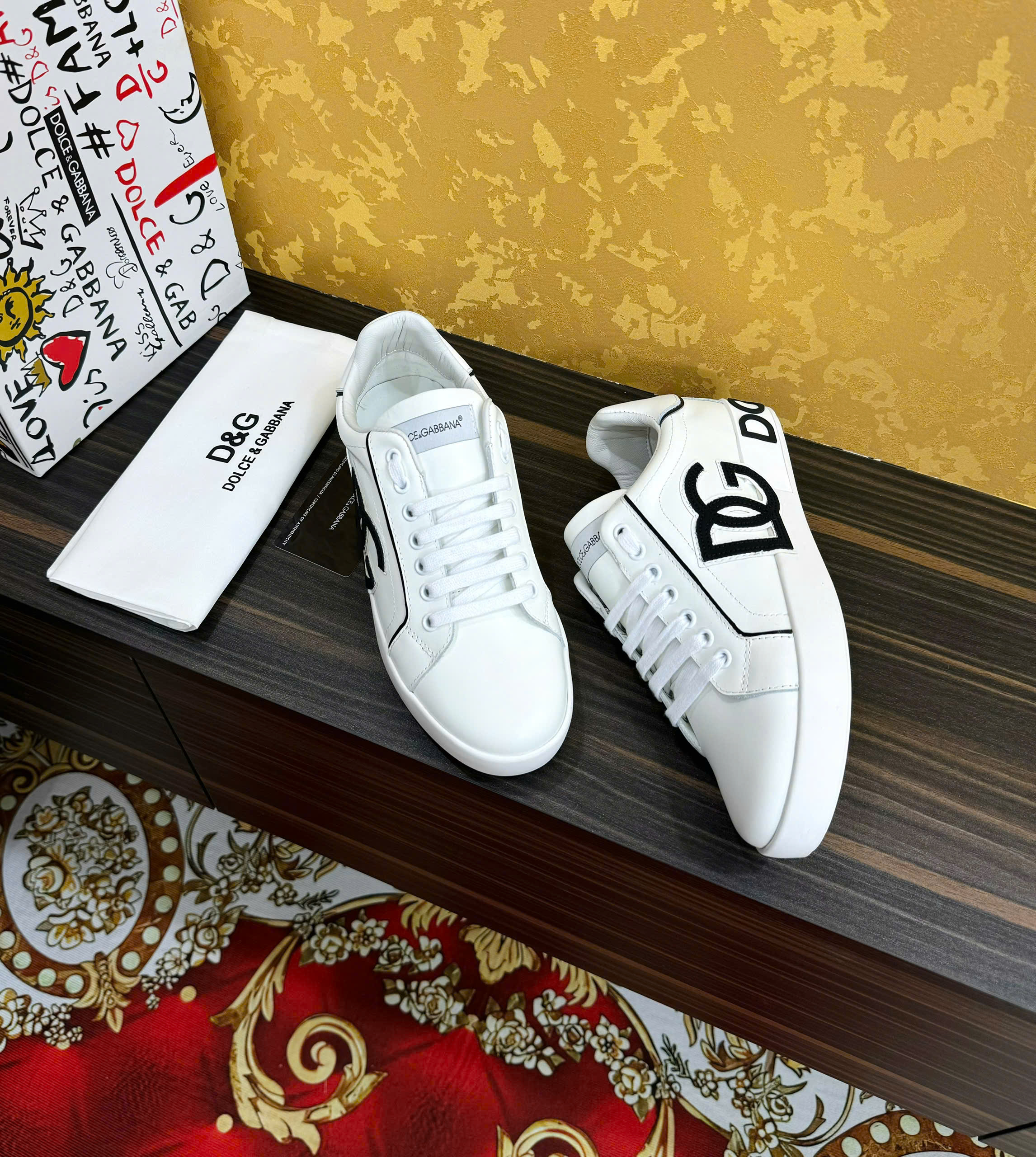 2060 Giày sneaker Dolce Gabbana ĐG Trắng logo chữ Đen Like Auth 38-43 MK