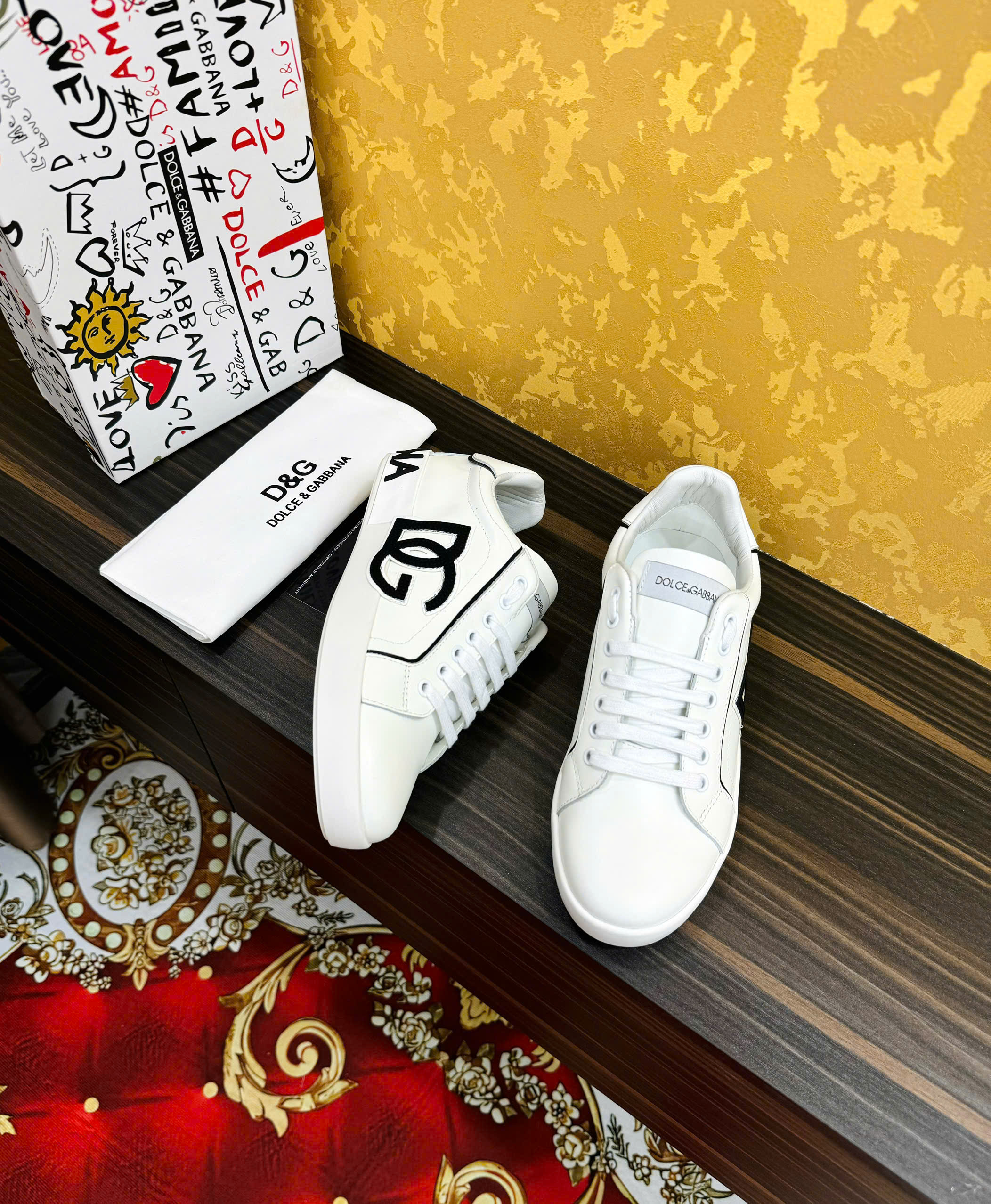2060 Giày sneaker Dolce Gabbana ĐG Trắng logo chữ Đen Like Auth 38-43 MK