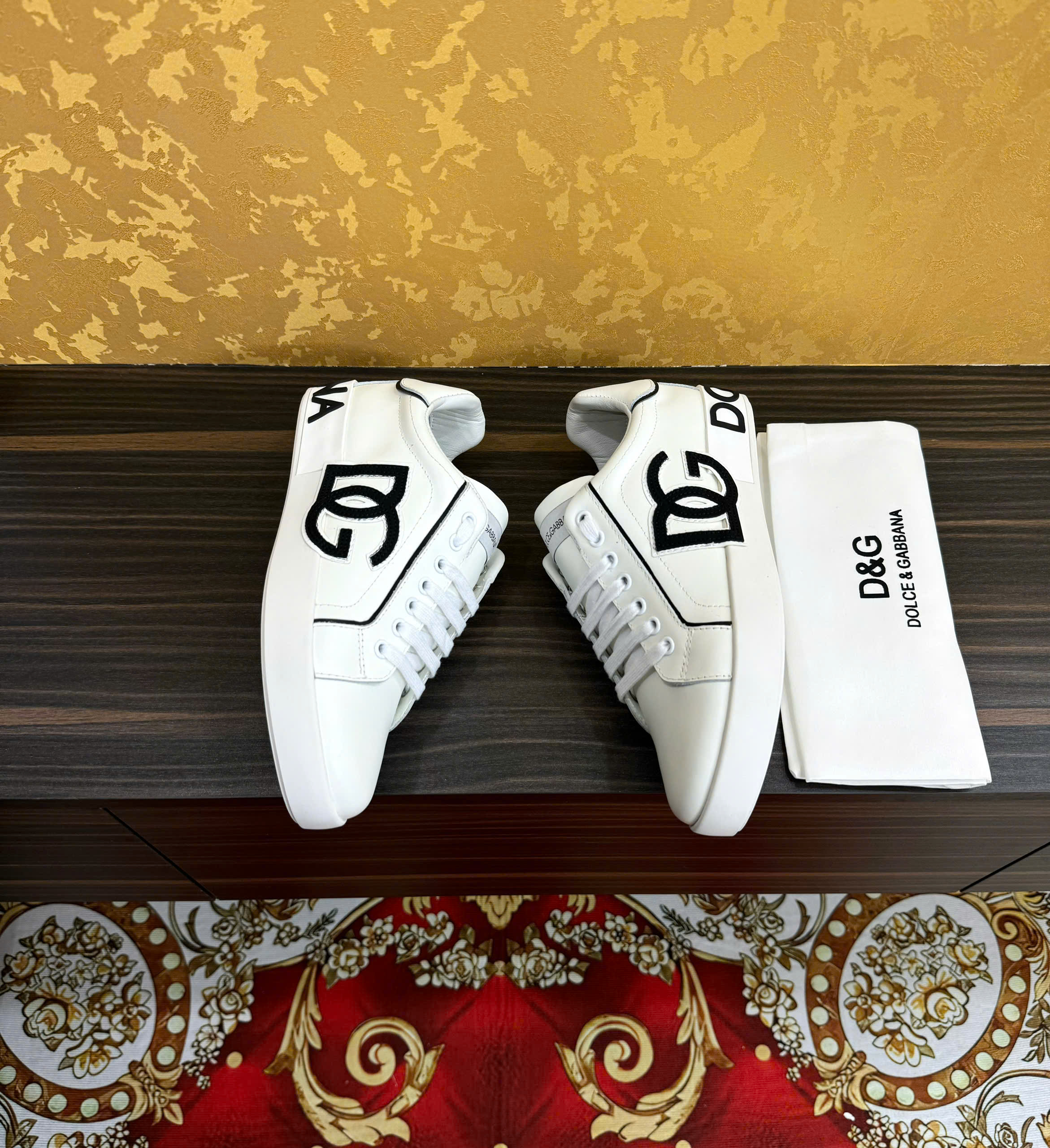 2060 Giày sneaker Dolce Gabbana ĐG Trắng logo chữ Đen Like Auth 38-43 MK