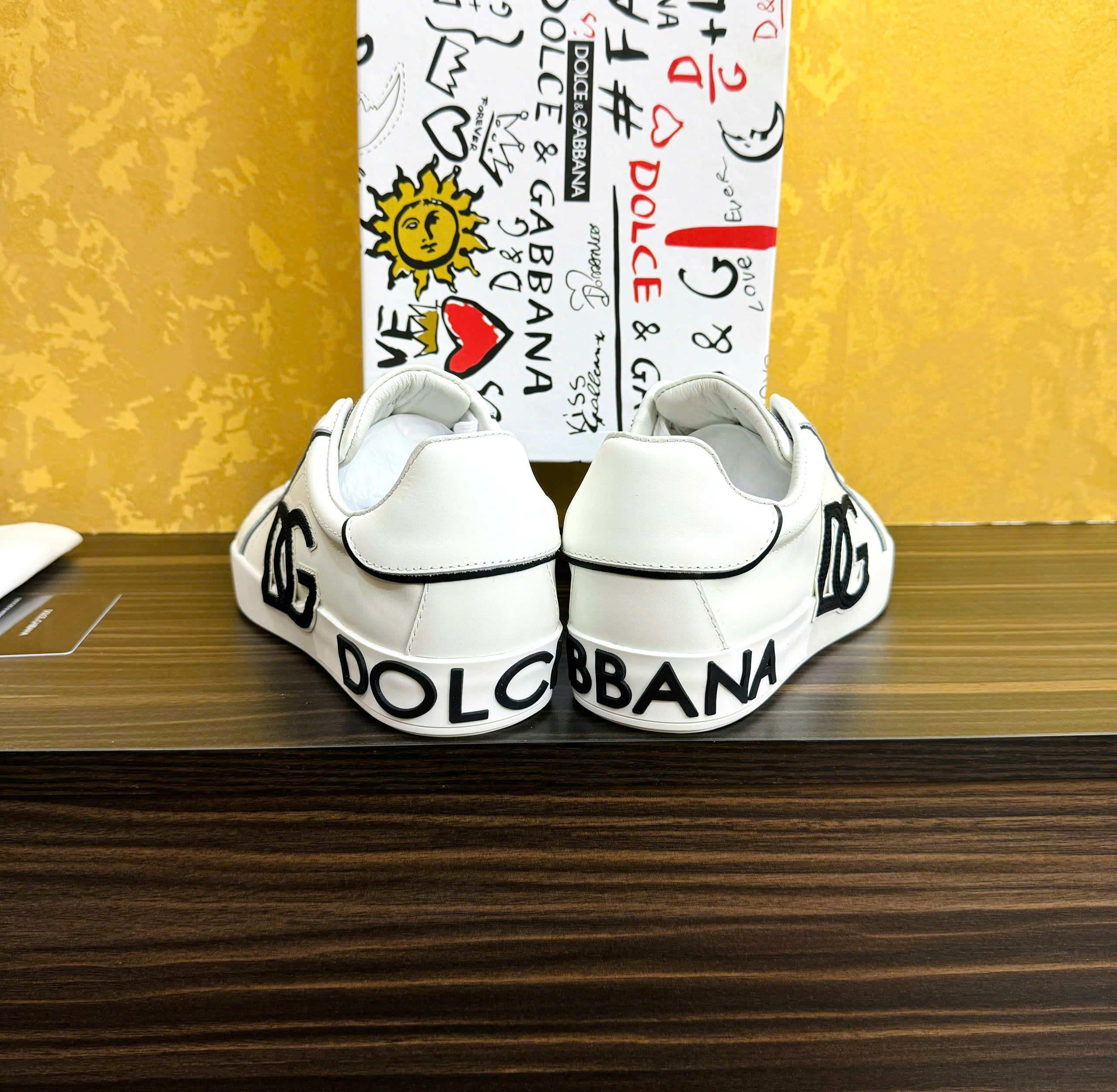 2060 Giày sneaker Dolce Gabbana ĐG Trắng logo chữ Đen Like Auth 38-43 MK