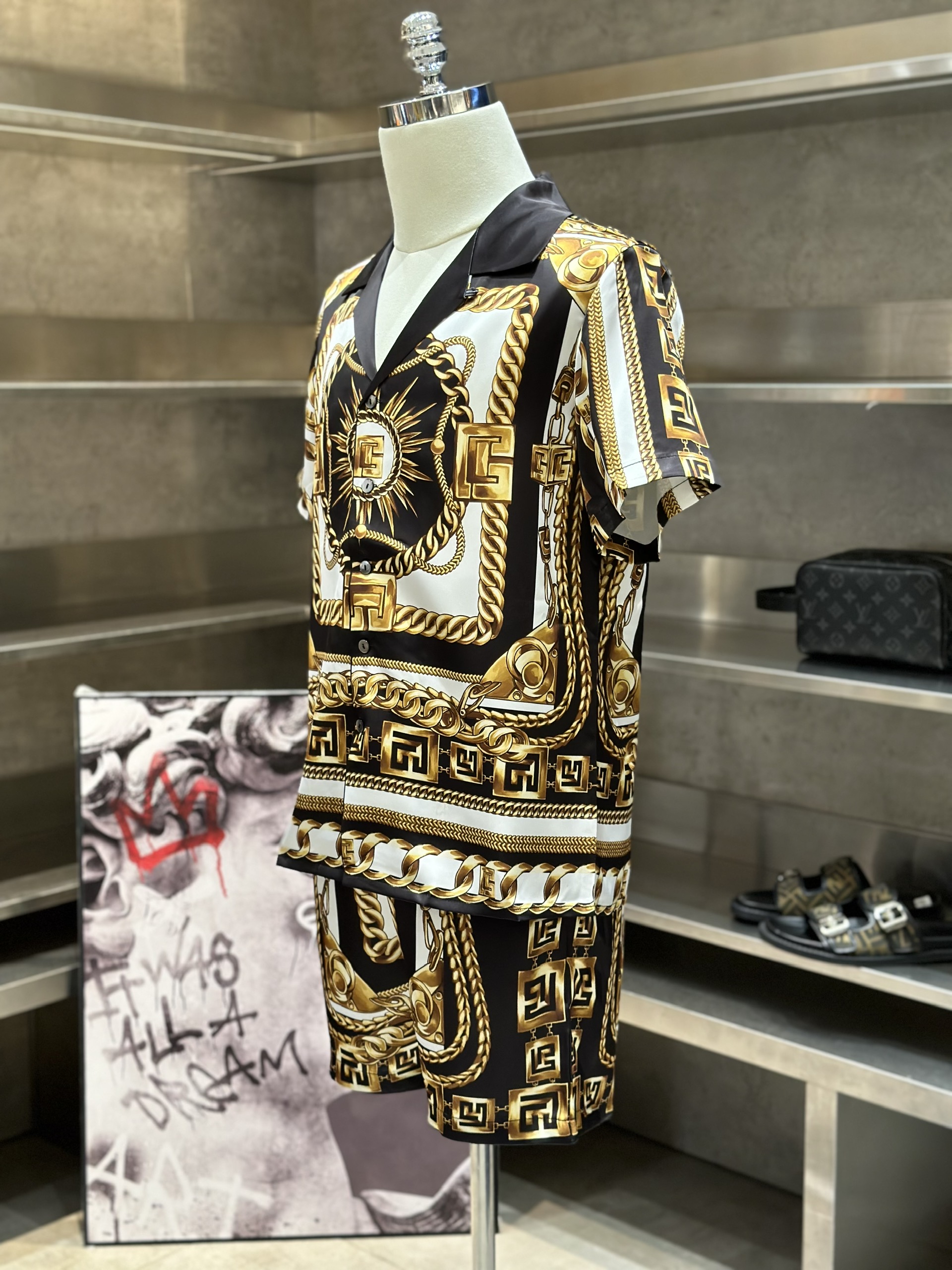 Bộ, set hè lụa Balmain họa tiết dây xích Like Auth VTN