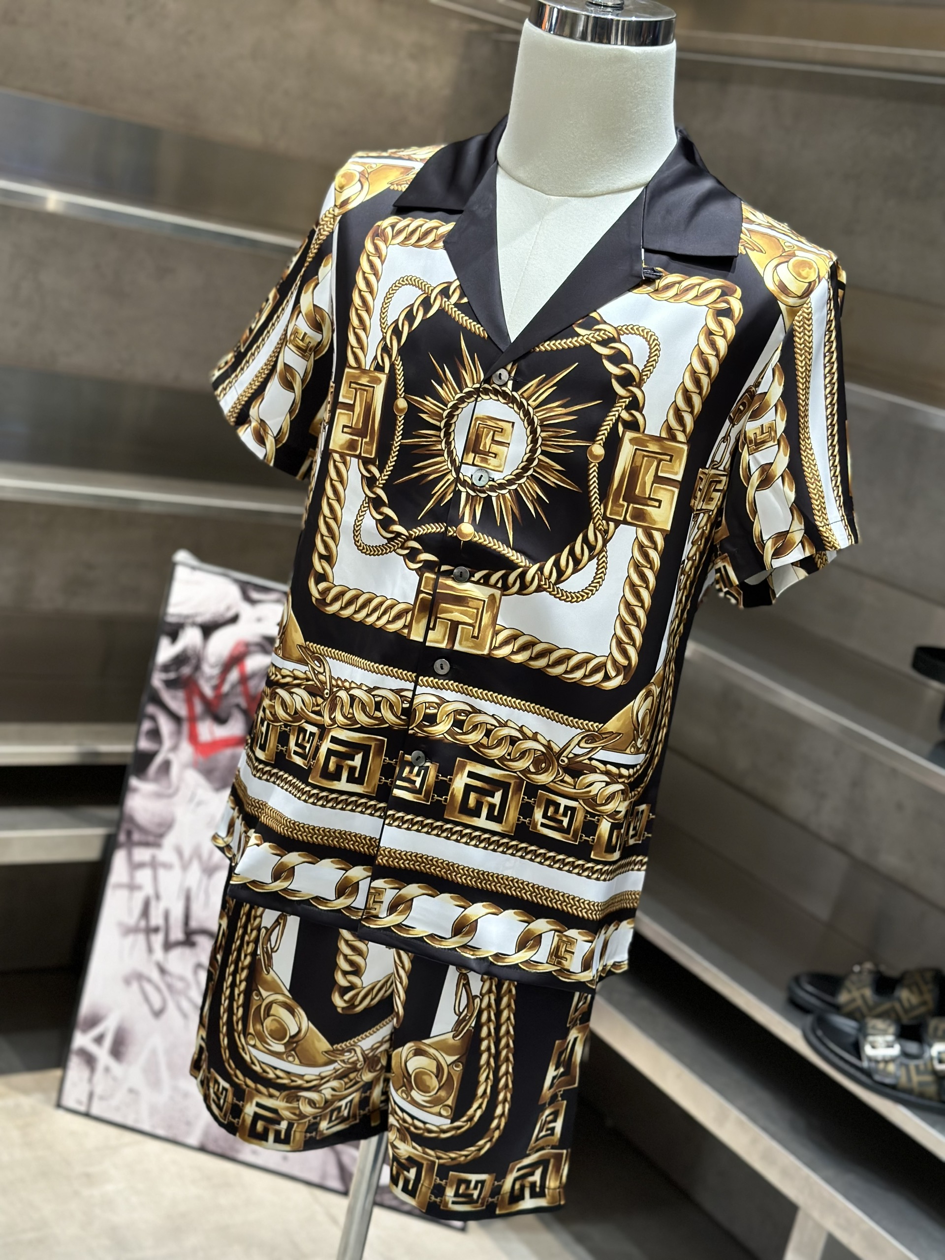 Bộ, set hè lụa Balmain họa tiết dây xích Like Auth VTN