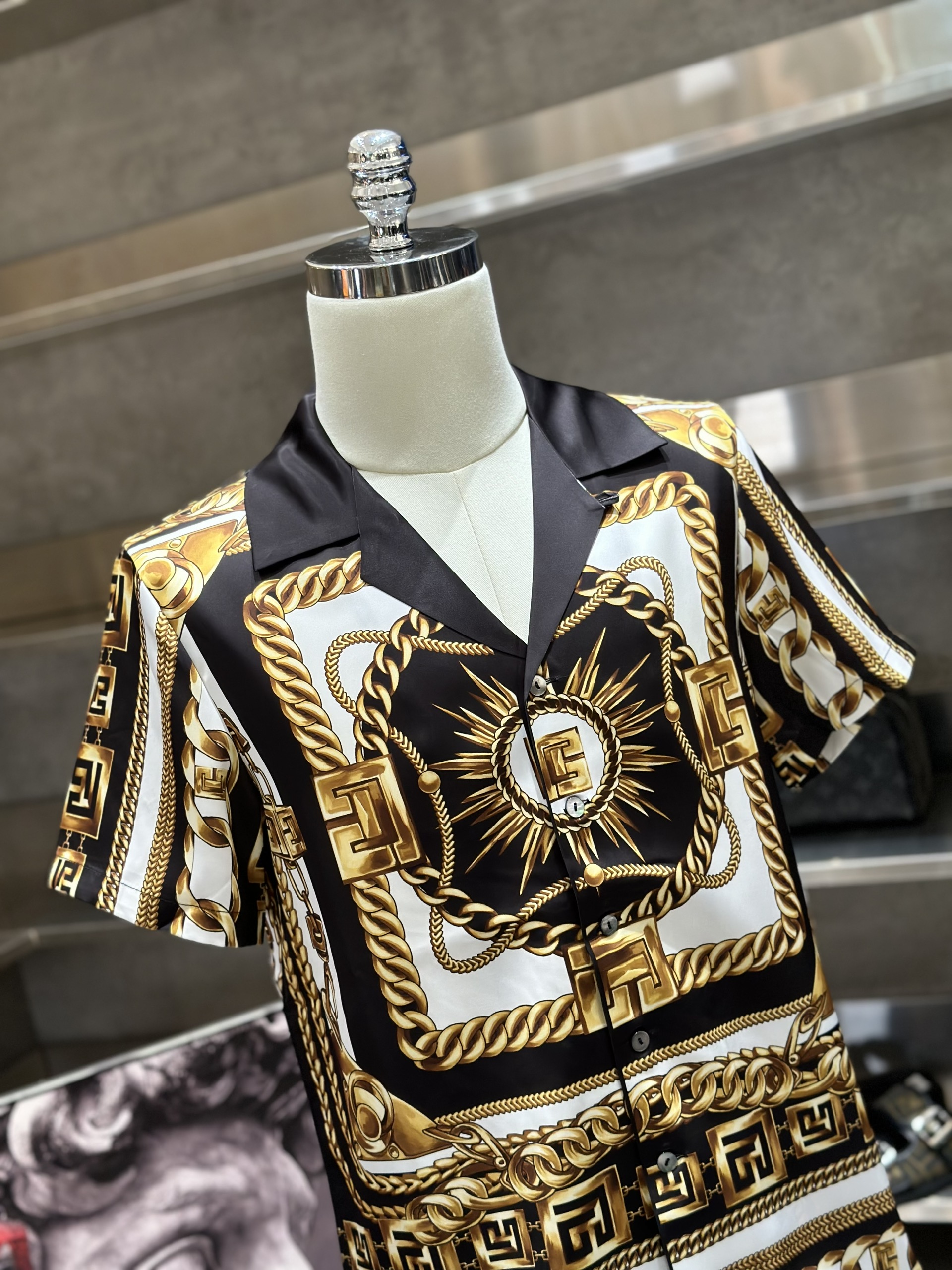 Bộ, set hè lụa Balmain họa tiết dây xích Like Auth VTN