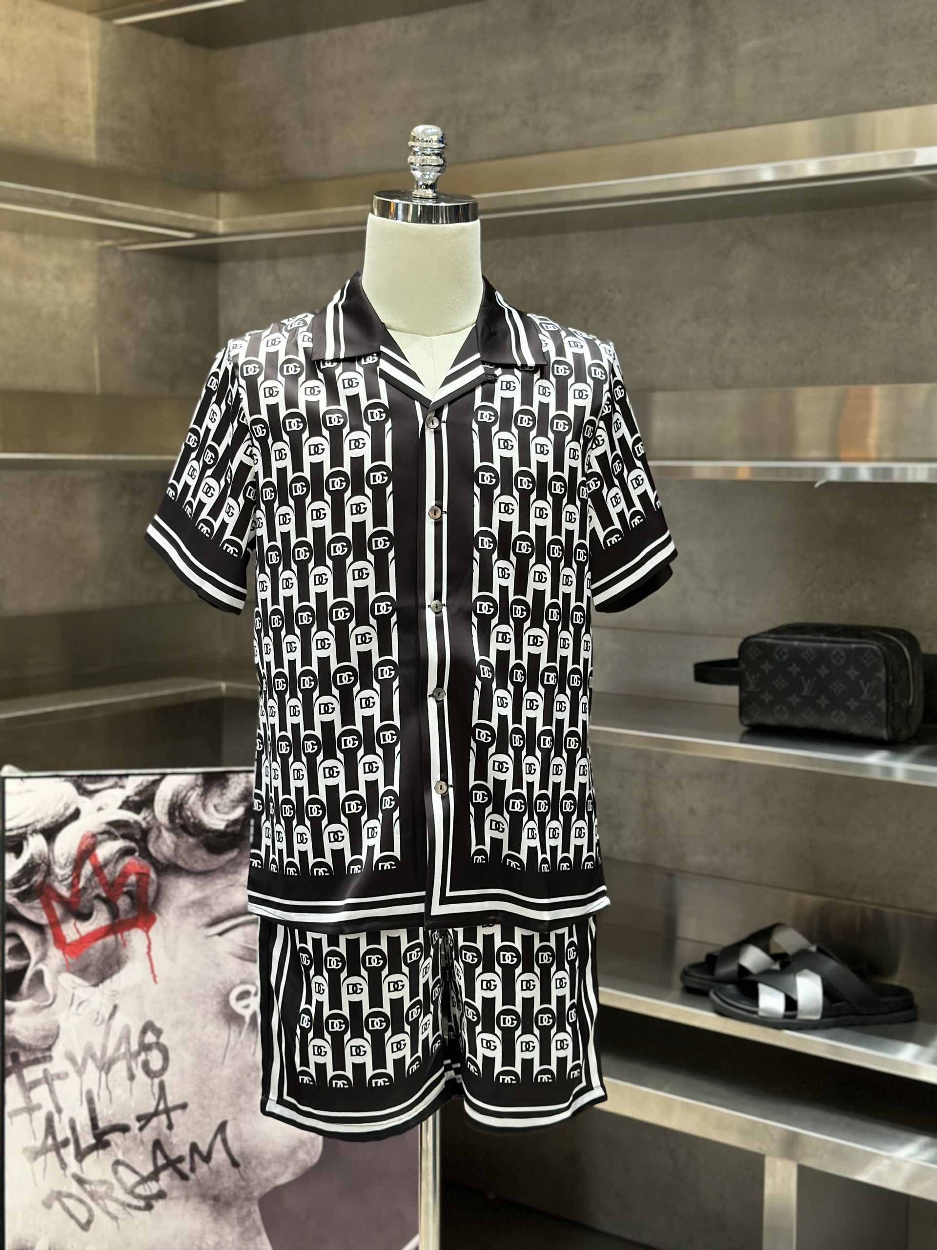 Bộ, set hè lụa Dolce Gabbana DG Đen phối Trắng họa tiết logo chấm tròn full Like Auth VTN