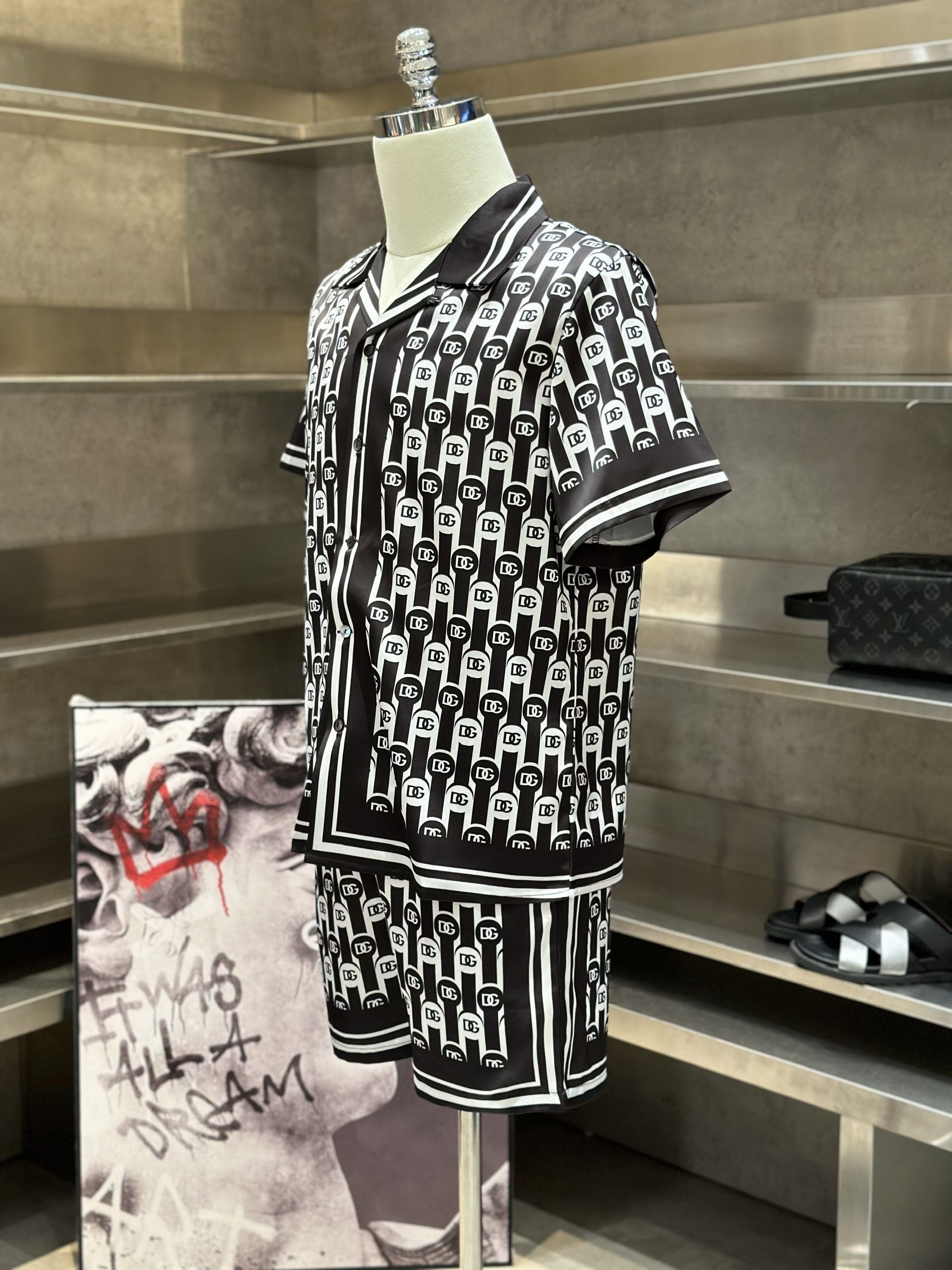 Bộ, set hè lụa Dolce Gabbana DG Đen phối Trắng họa tiết logo chấm tròn full Like Auth VTN