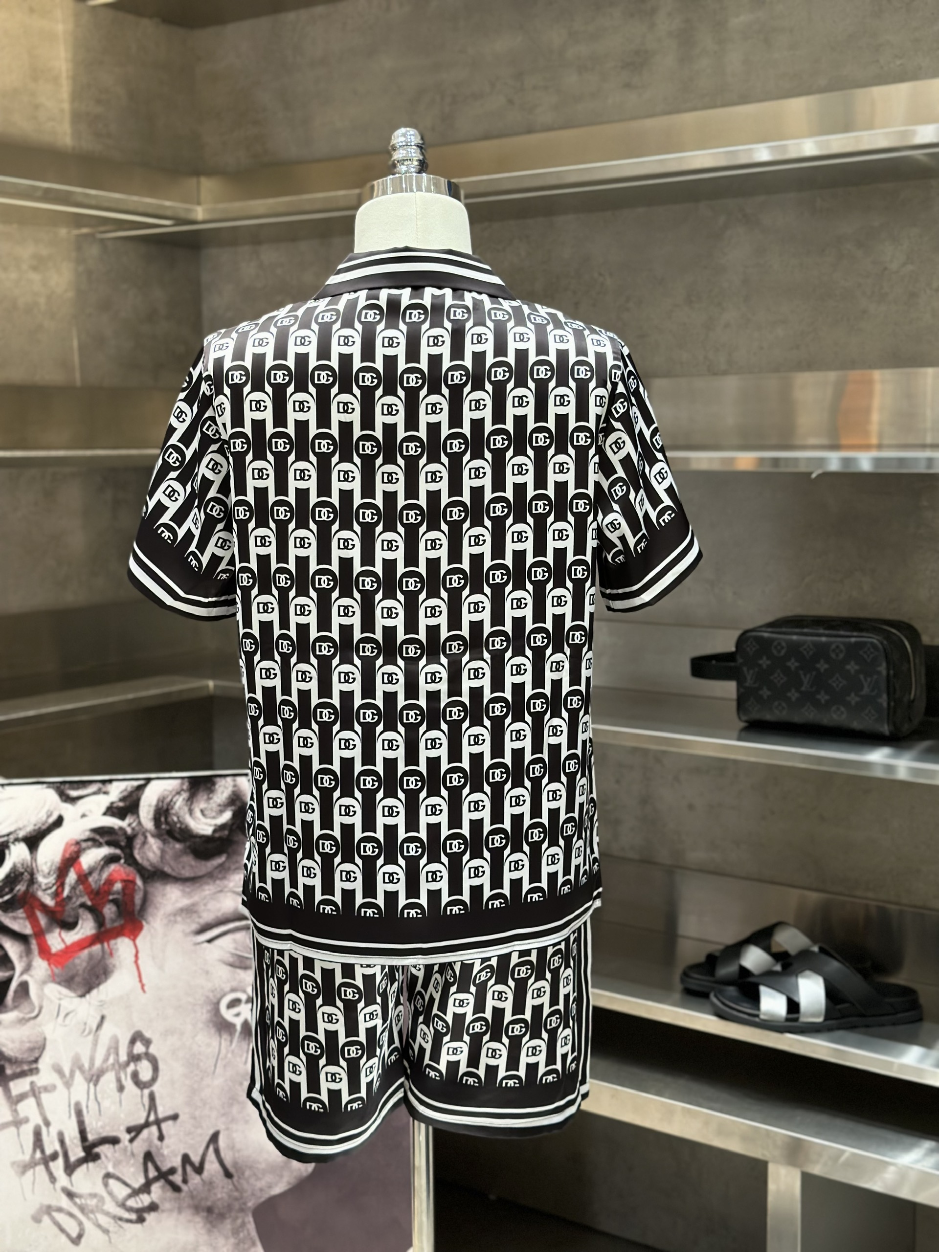 Bộ, set hè lụa Dolce Gabbana DG Đen phối Trắng họa tiết logo chấm tròn full Like Auth VTN