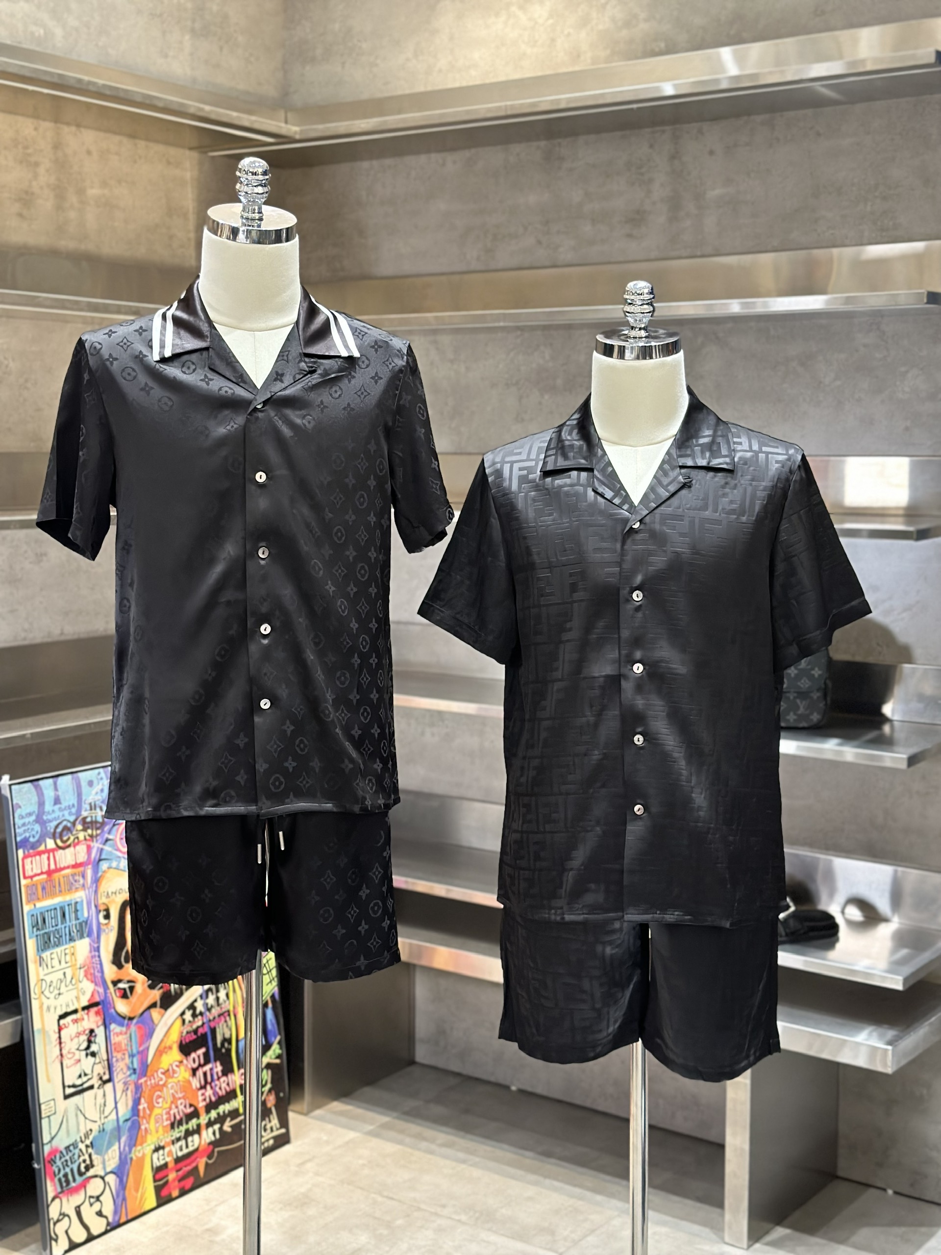 Bộ, set hè lụa Louis Vuitton LV Đen họa tiết hoa vân logo full phối kẻ sọc Trắng cổ Like Auth VTN