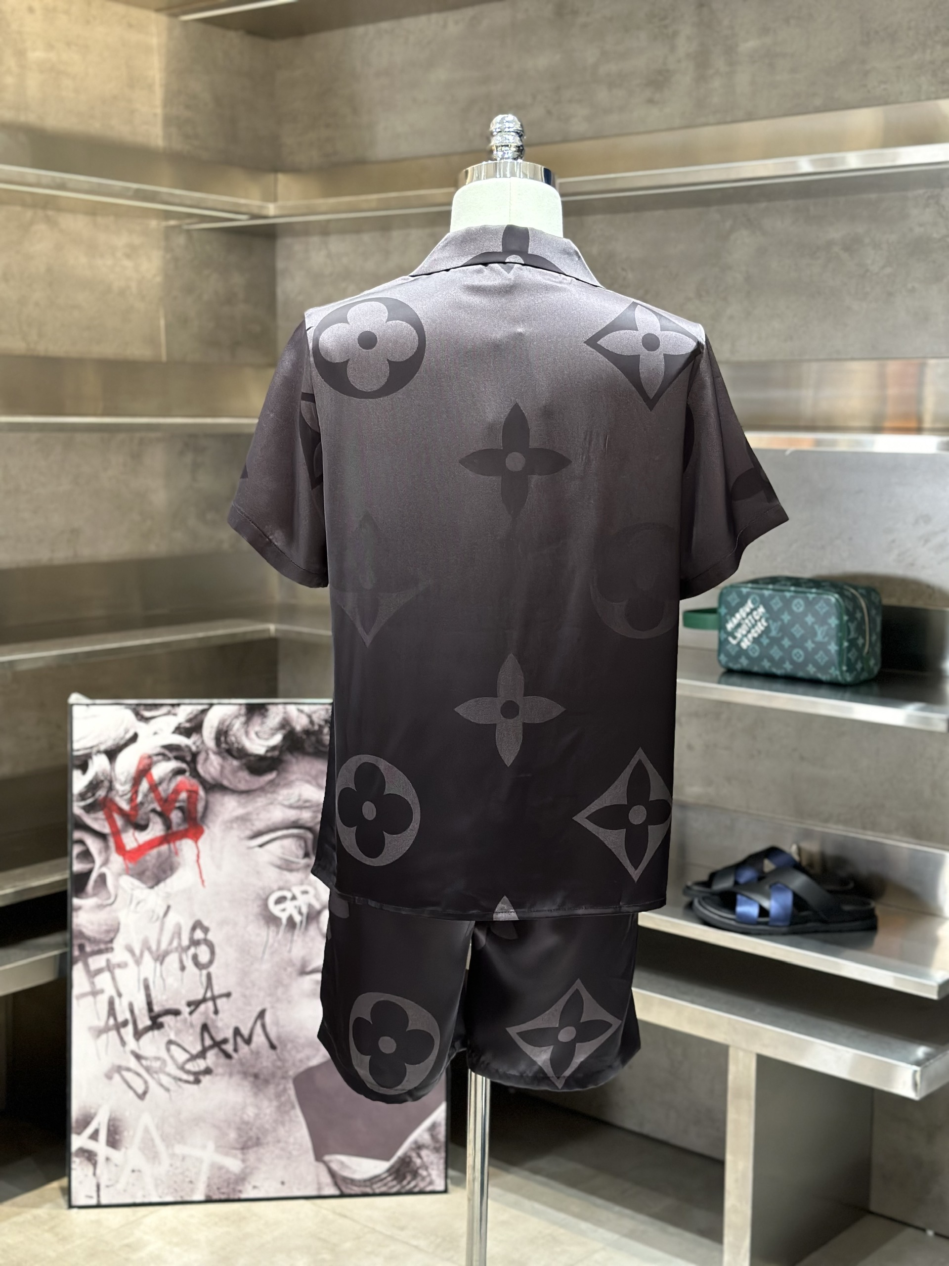 Bộ, set hè lụa Louis Vuitton LV Đen loang họa tiết hoa vân to full Like Auth VTN