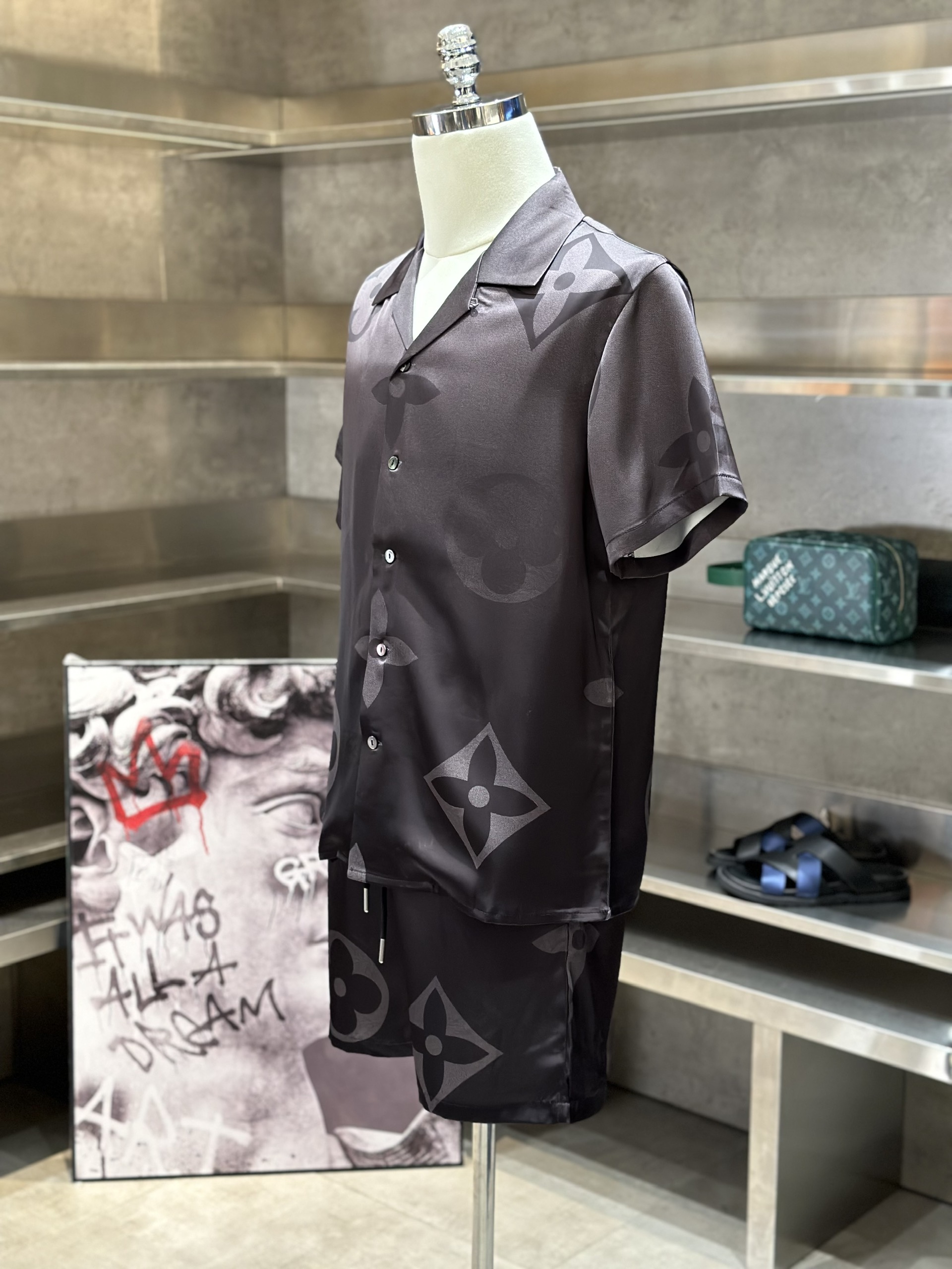 Bộ, set hè lụa Louis Vuitton LV Đen loang họa tiết hoa vân to full Like Auth VTN