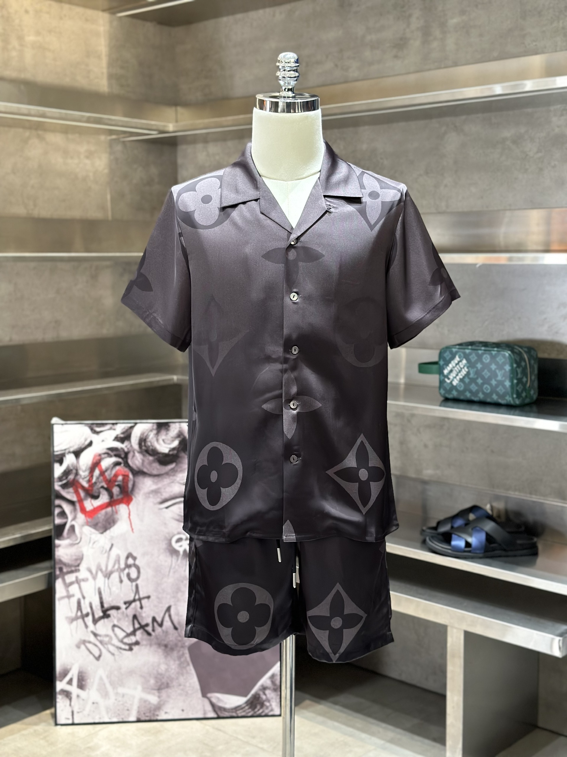 Bộ, set hè lụa Louis Vuitton LV Đen loang họa tiết hoa vân to full Like Auth VTN